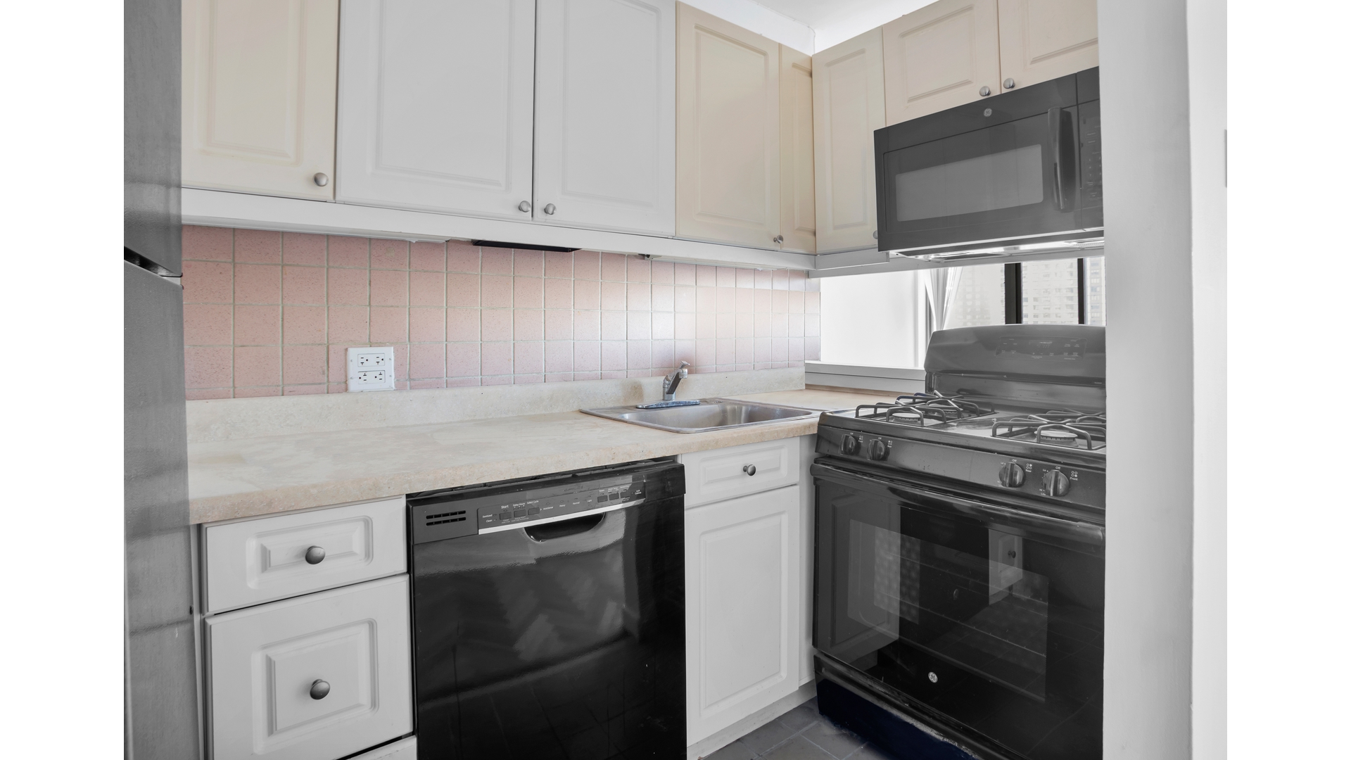 #3 photo, 300 E 93RD Street, Yorkville , NY 10128