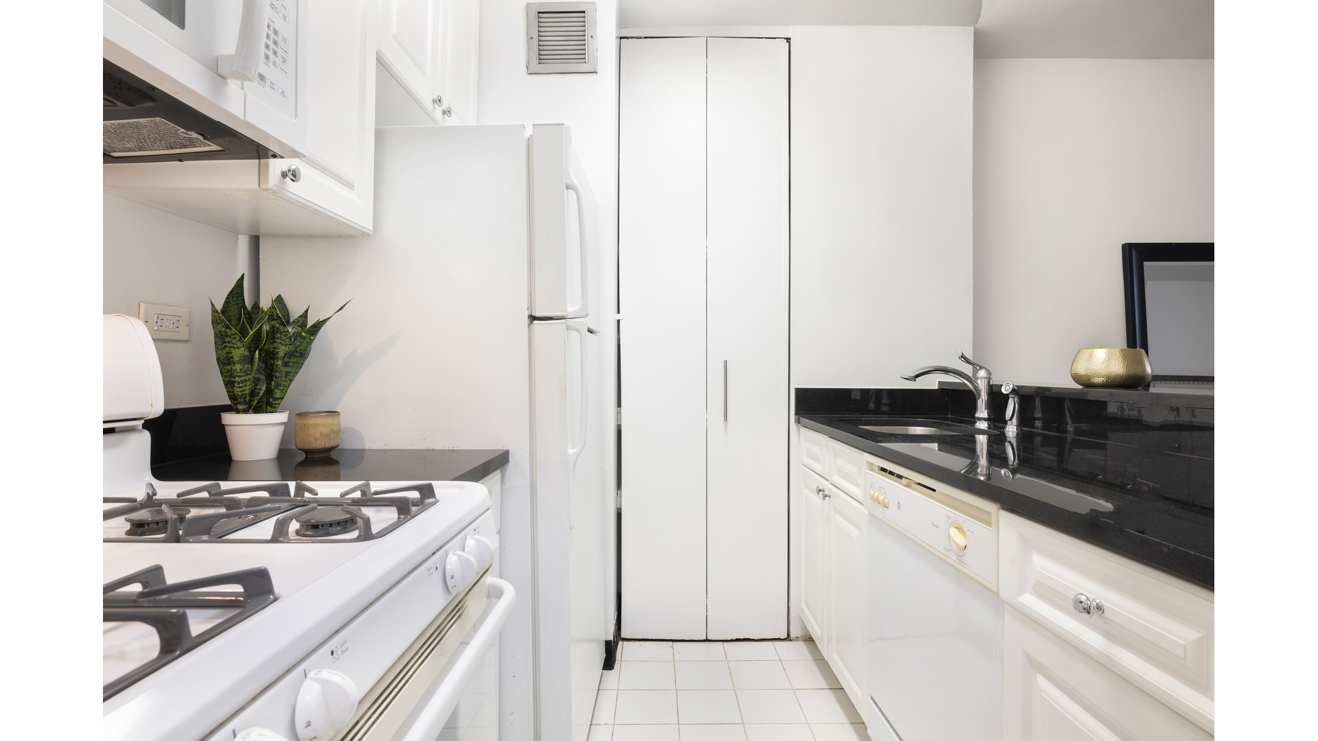 #3 photo, 230 W 55TH Street, मैनहटन Midtown , NY 10019