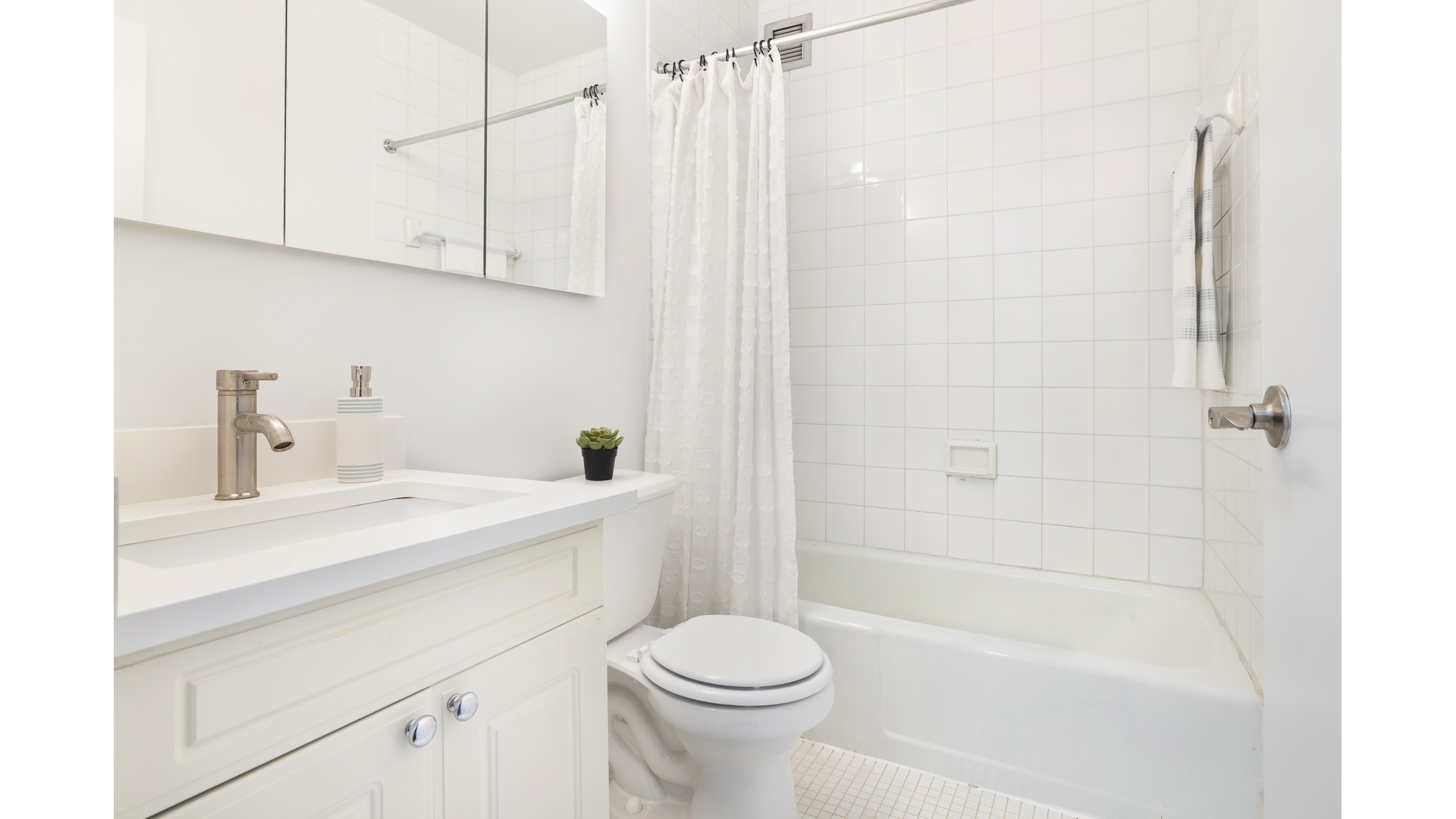 #4 photo, 230 W 55TH Street, मैनहटन Midtown , NY 10019