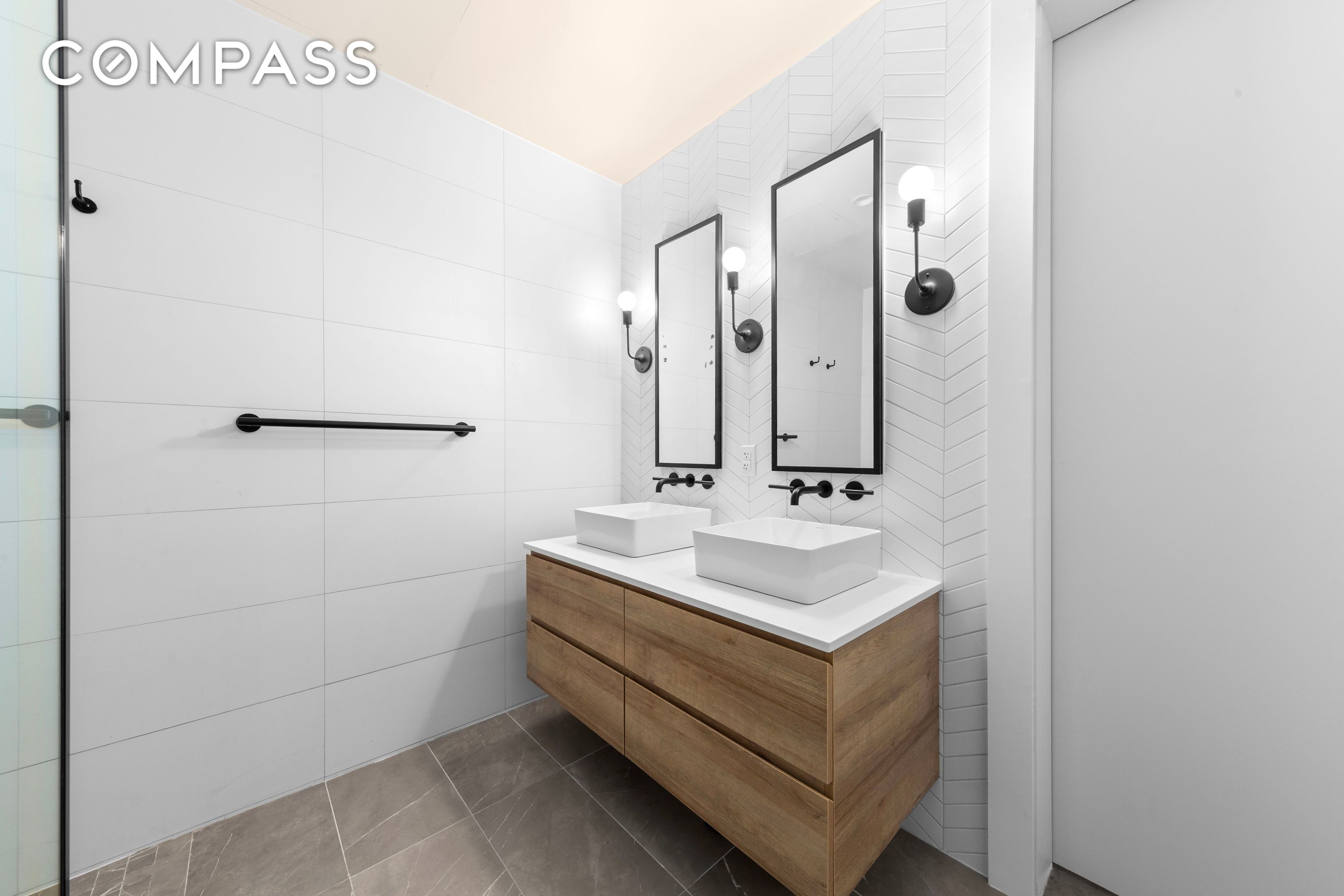 #16 photo, 1080 Lorimer Street, Greenpoint , NY 11222