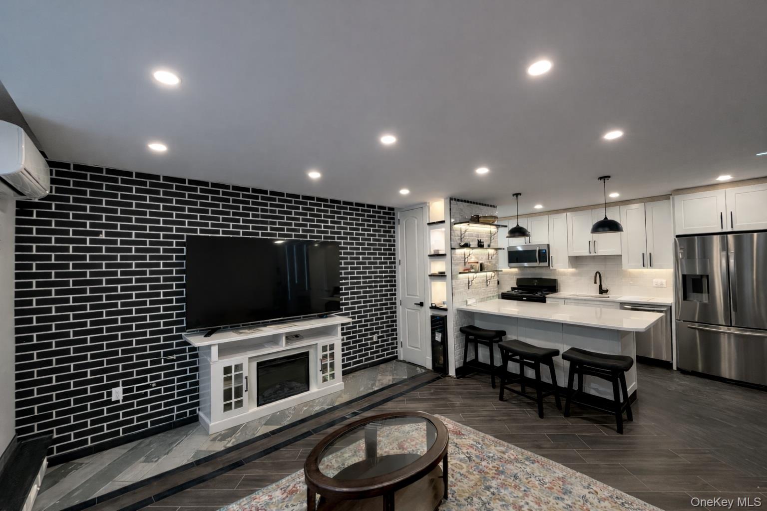 #1 photo, 7252 Metropolitan Avenue, Middle Village , NY 11379