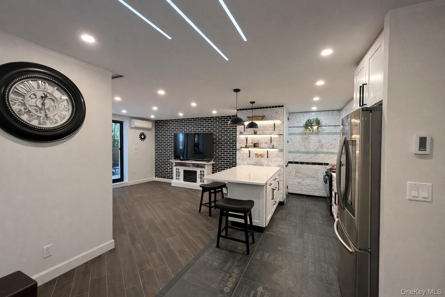 #4 photo, 7252 Metropolitan Avenue, Middle Village , NY 11379