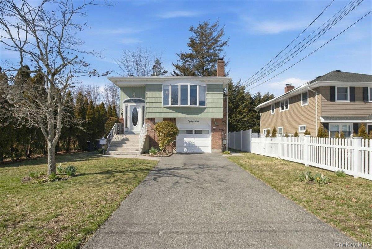 #1 photo, 85 Unqua Road, Нассау ‖ Massapequa , NY 11758