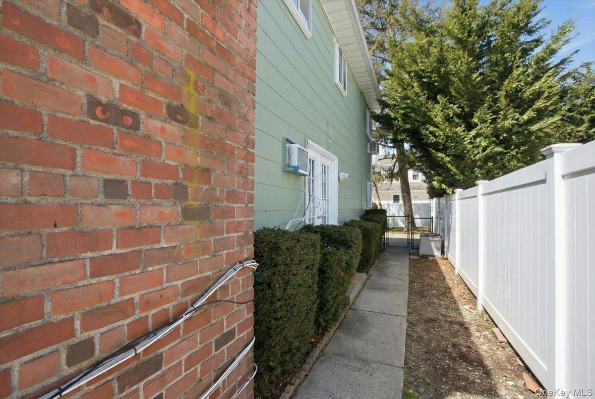 #3 photo, 85 Unqua Road, Нассау ‖ Massapequa , NY 11758