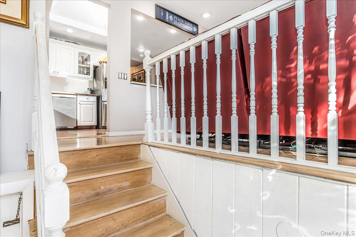 #4 photo, 85 Unqua Road, Нассау ‖ Massapequa , NY 11758