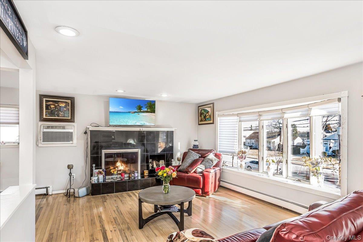 #7 photo, 85 Unqua Road, Нассау ‖ Massapequa , NY 11758