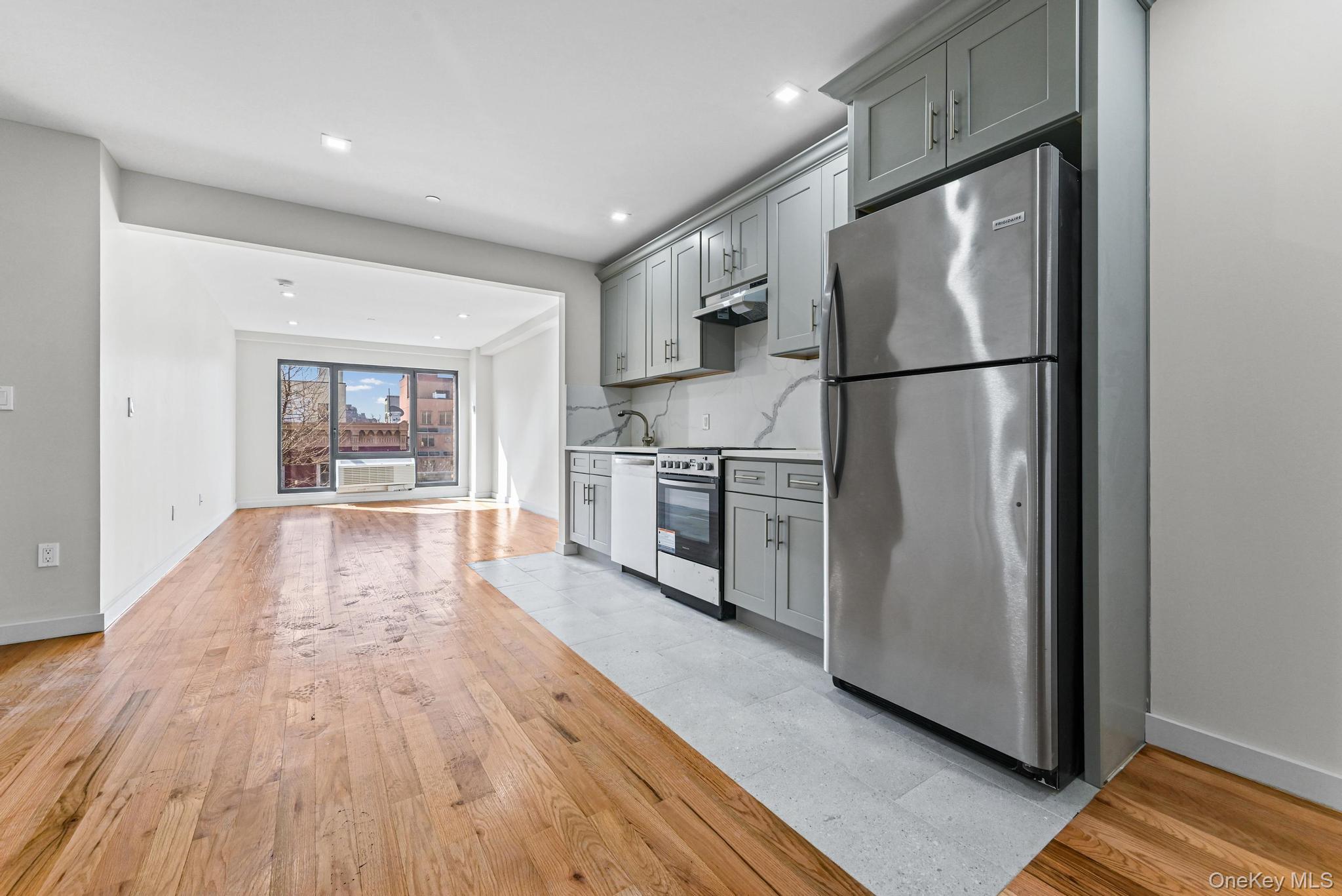 #13 photo, 444 Graham Avenue, Brooklyn , NY 11211