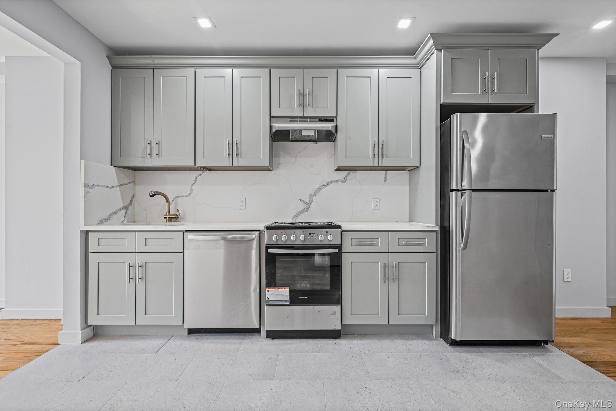 #18 photo, 444 Graham Avenue, Brooklyn , NY 11211