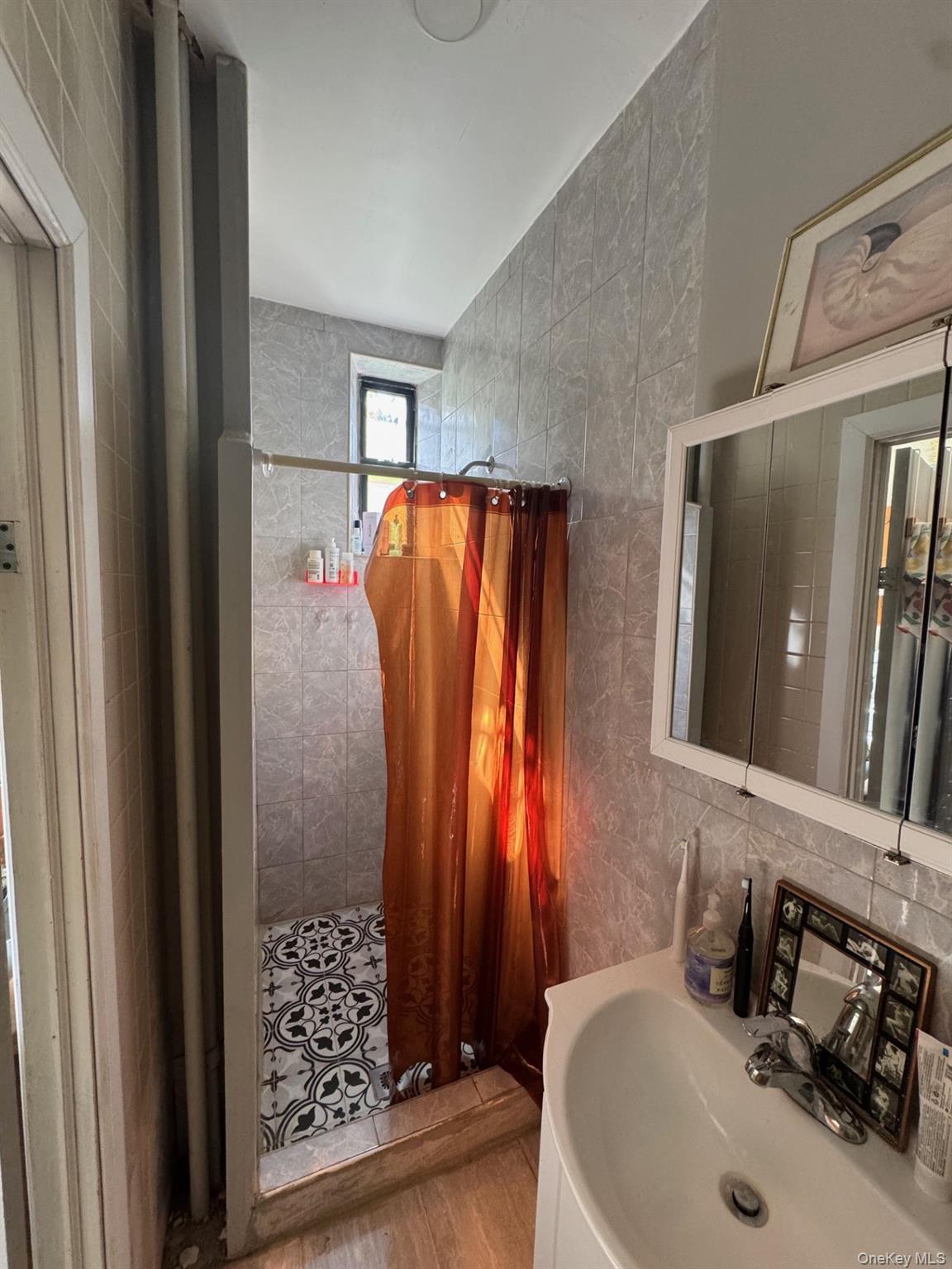 #7 photo, 1728 Greene Avenue, Ridgewood , NY 11385