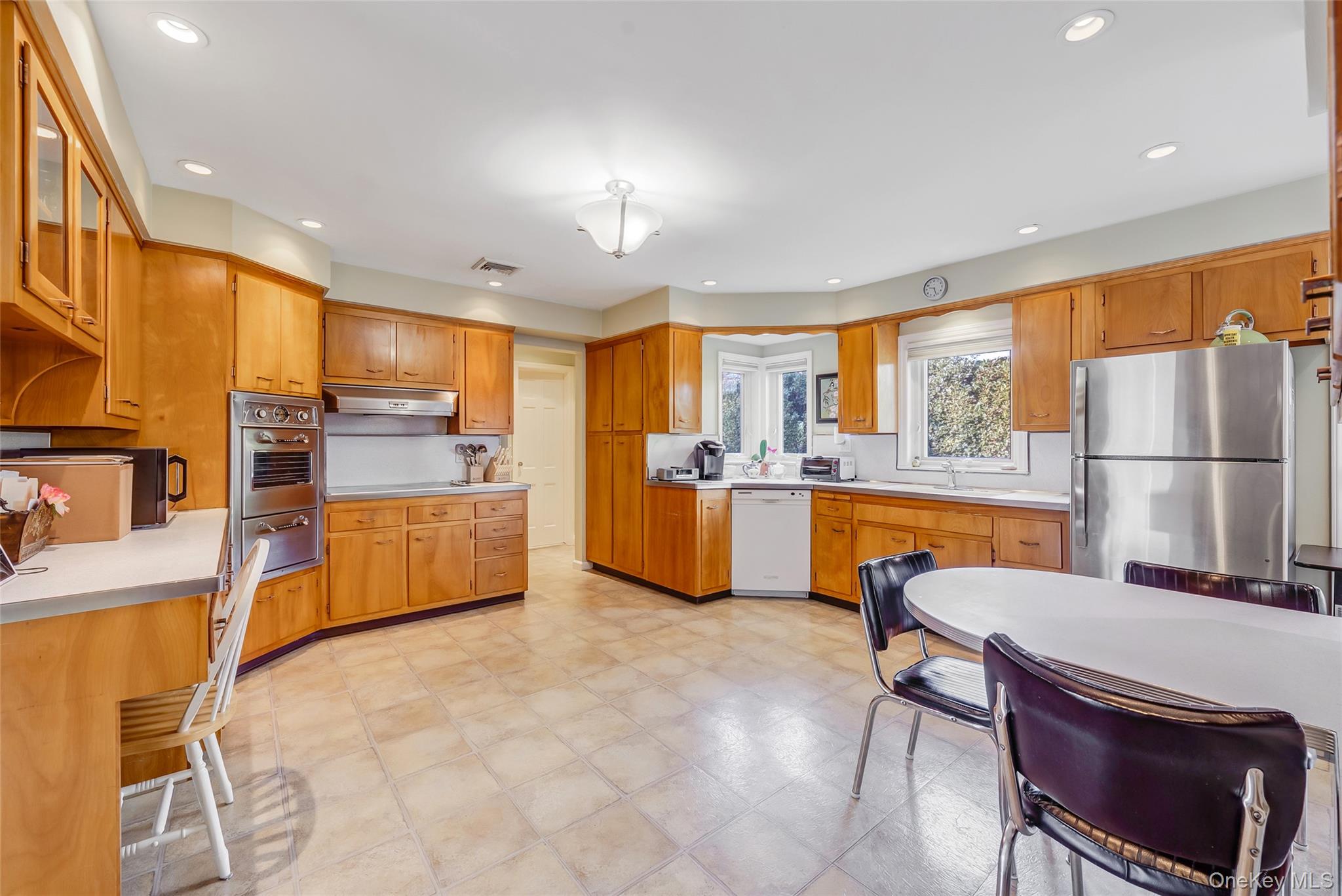 #17 photo, 15 Seeley Court, Malverne , NY 11565