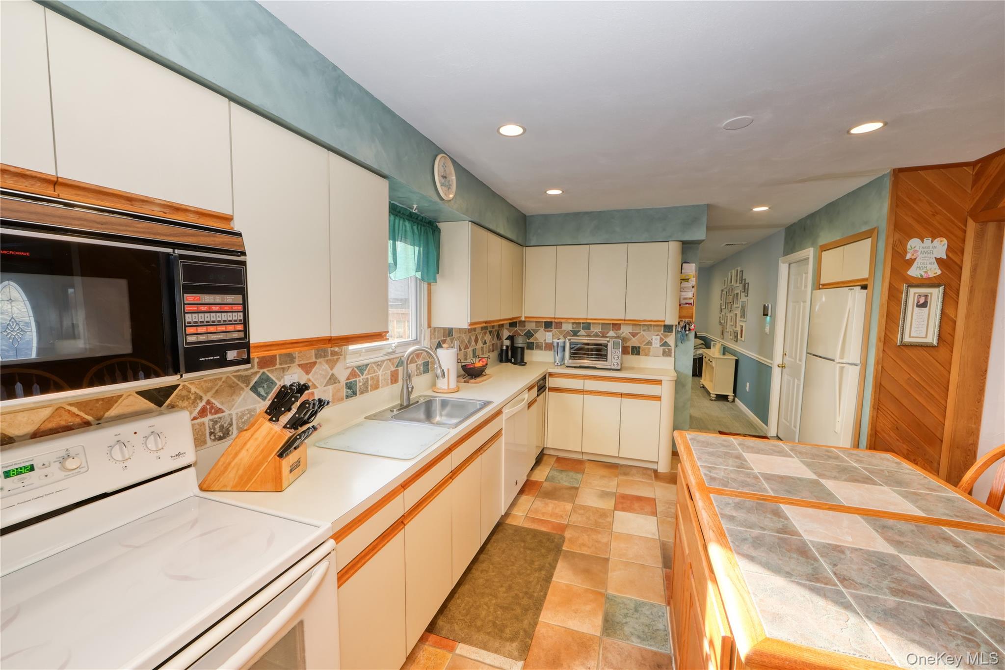 #5 photo, 225 Whittier Drive, Mastic Beach , NY 11951