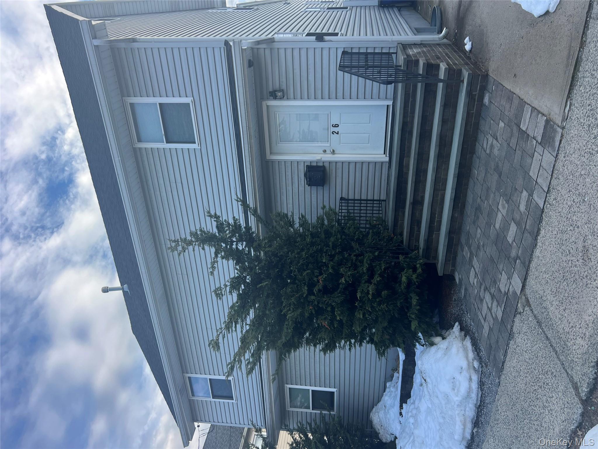 #1 photo, 26 E Hawthorne Avenue, מחוז נסאו Valley Stream , NY 11580