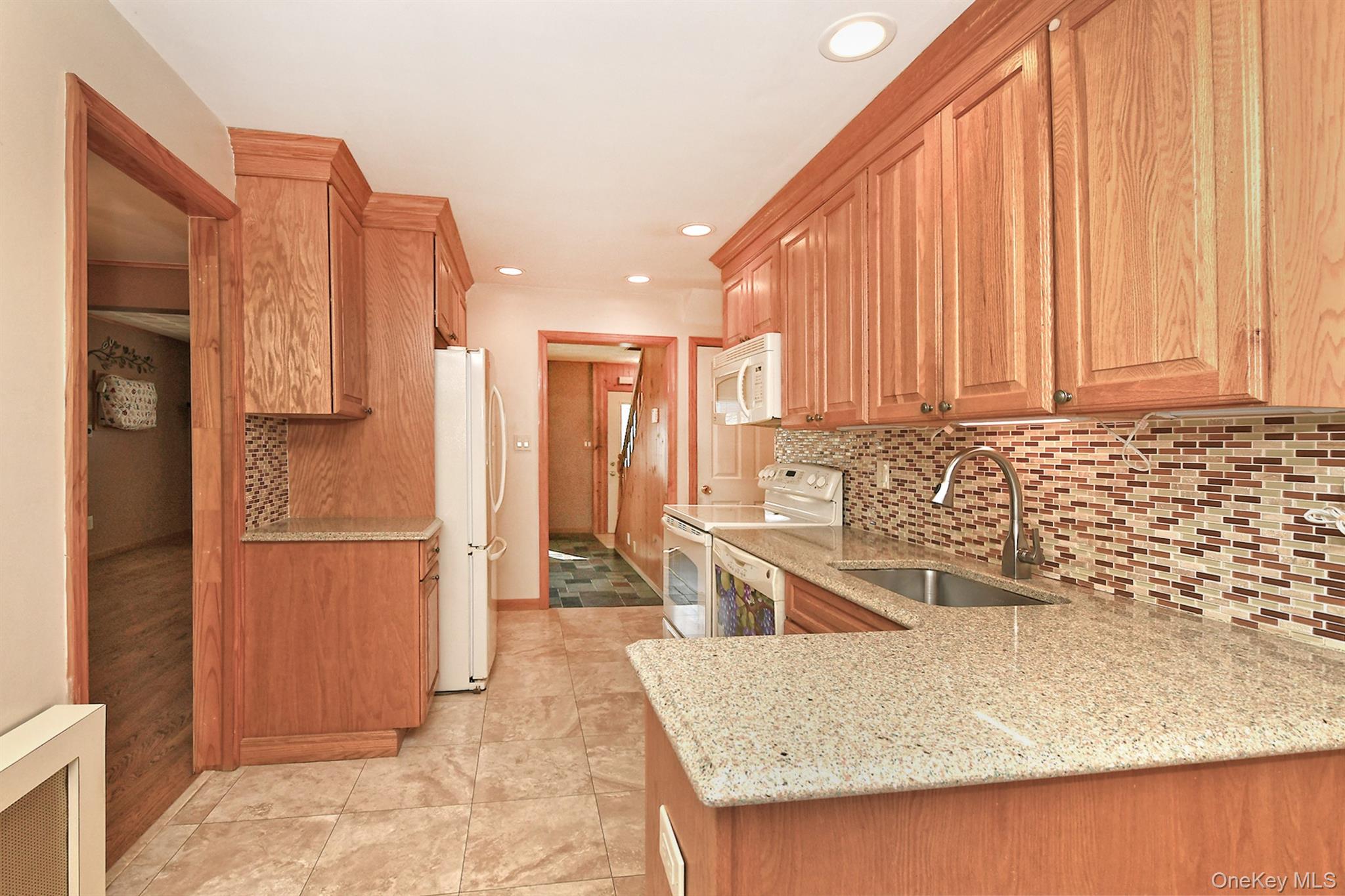 #11 photo, 120 E Zoranne Drive, ناسو Farmingdale , NY 11735