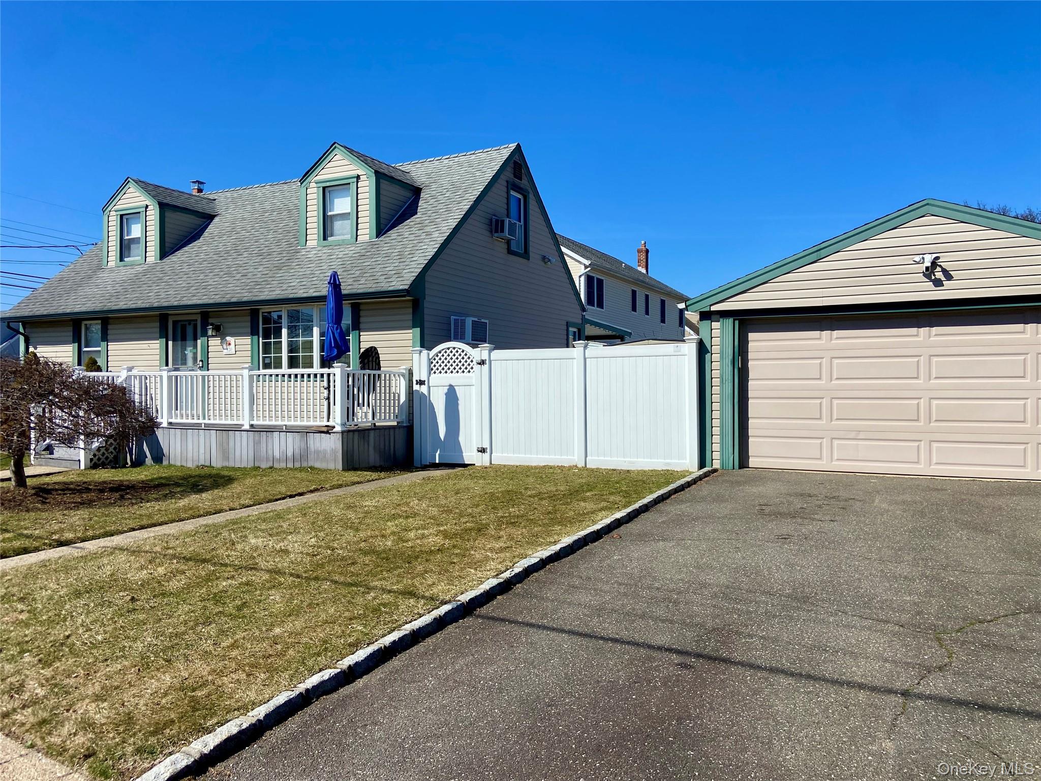 #2 photo, 120 E Zoranne Drive, Farmingdale , NY 11735