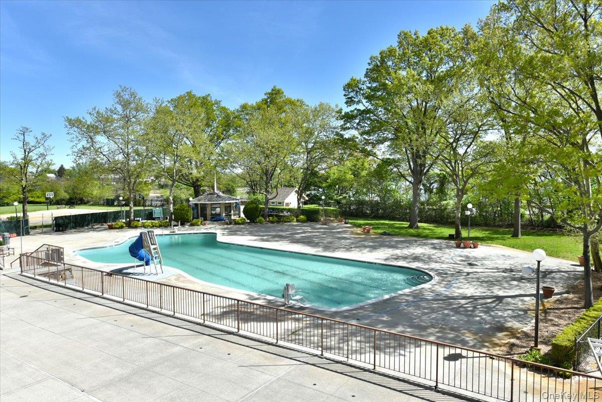 #10 photo, 18-15 215th Street, קווינס Bayside , NY 11360