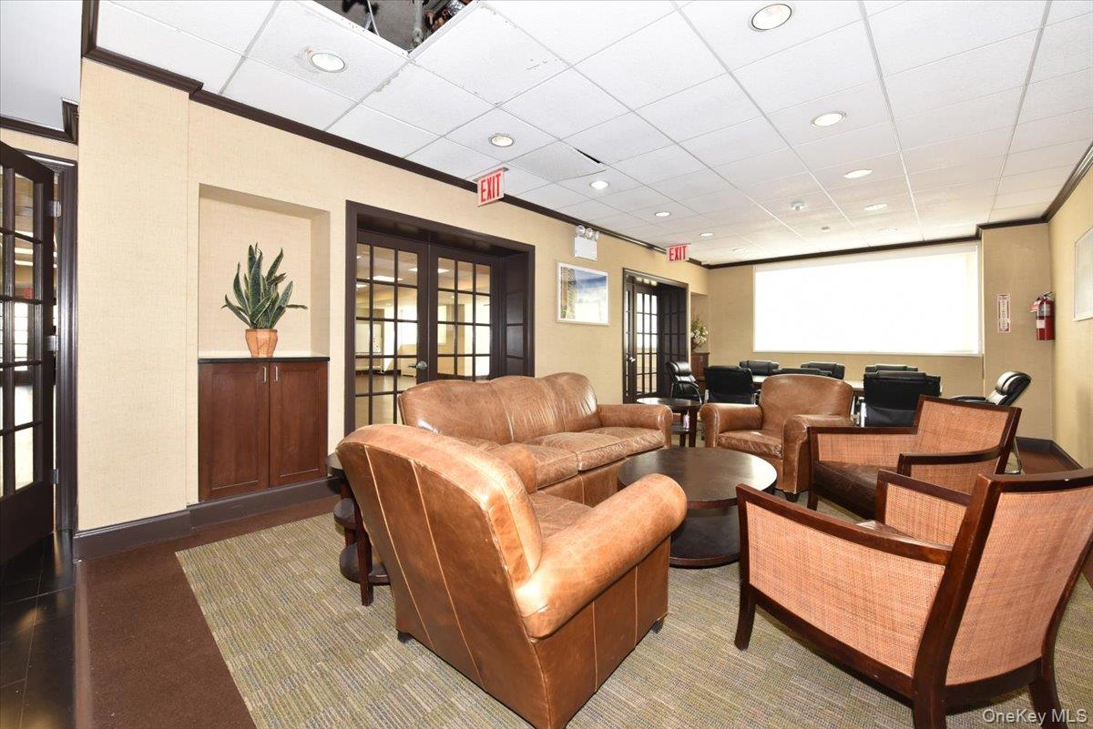 #12 photo, 18-15 215th Street, קווינס Bayside , NY 11360