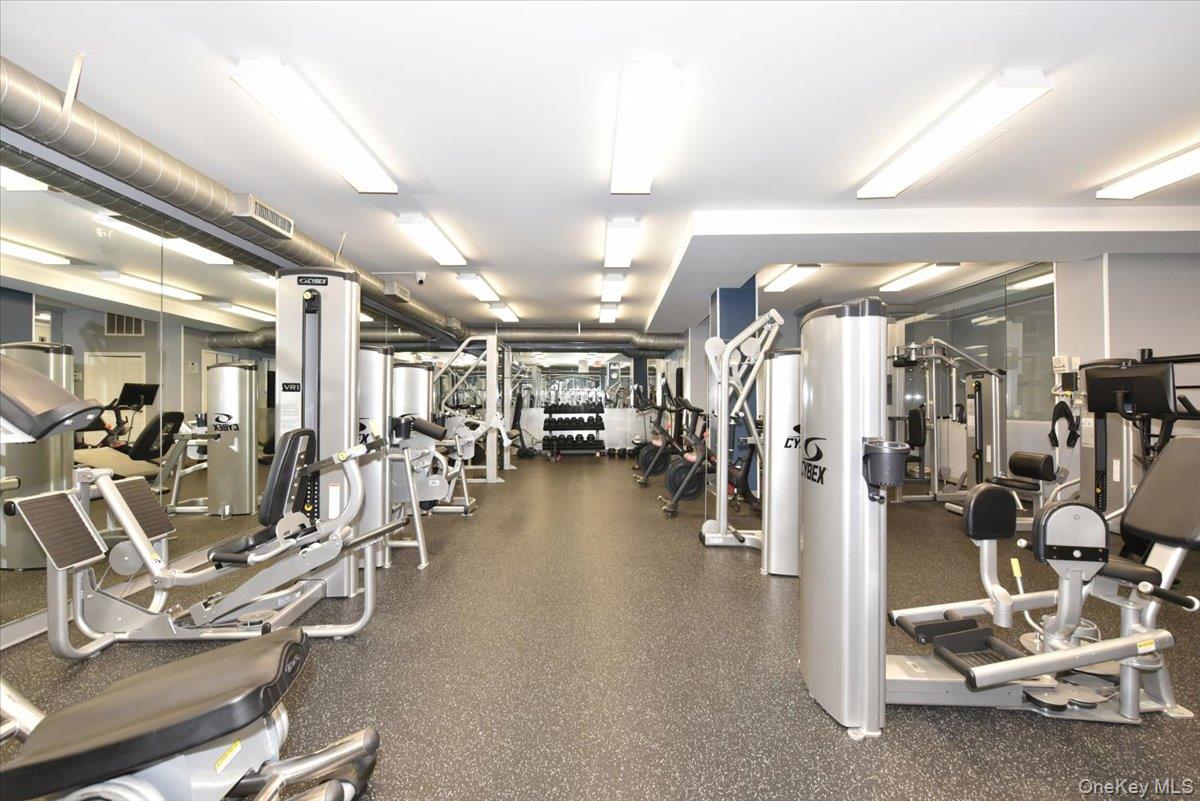 #16 photo, 18-15 215th Street, קווינס Bayside , NY 11360