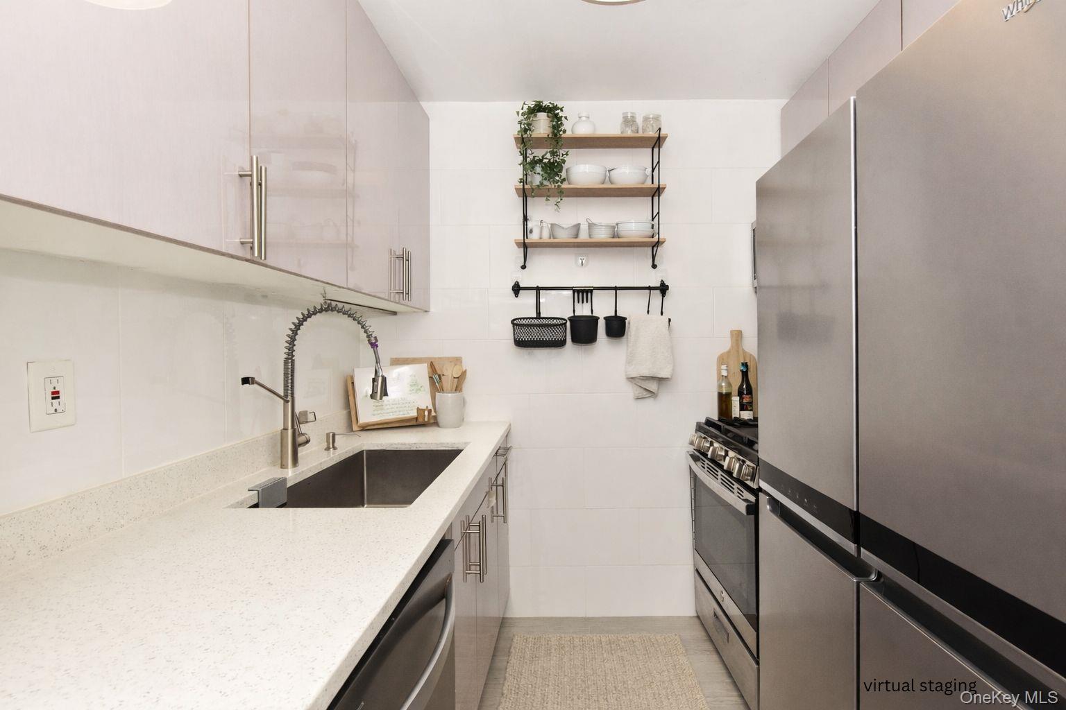 #3 photo, 18-15 215th Street, קווינס Bayside , NY 11360