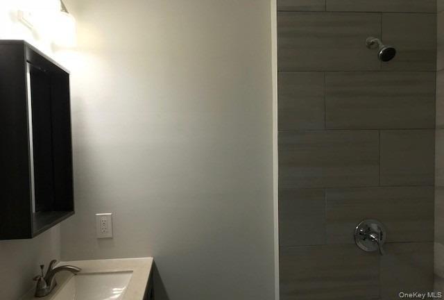 #5 photo, 3665 Ionia Street, ناسو Seaford , NY 11783