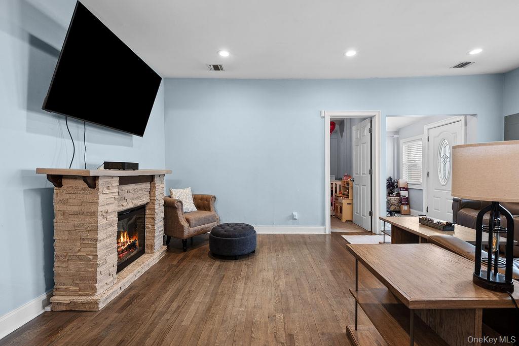 #9 photo, 3665 Ionia Street, Seaford , NY 11783