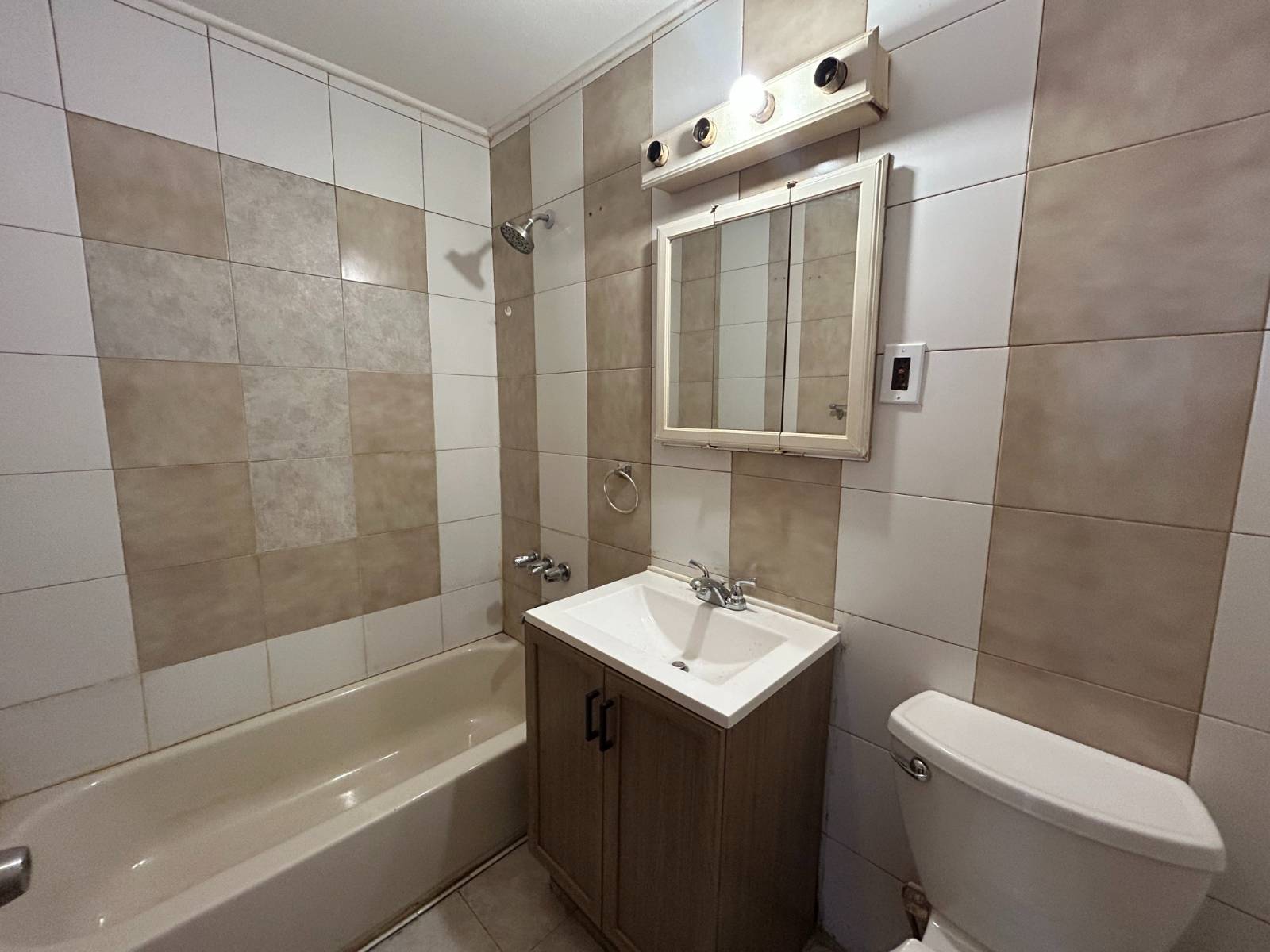 #5 photo, 1248 Noble Ave, #2, הברונקס East Bronx , NY 10472