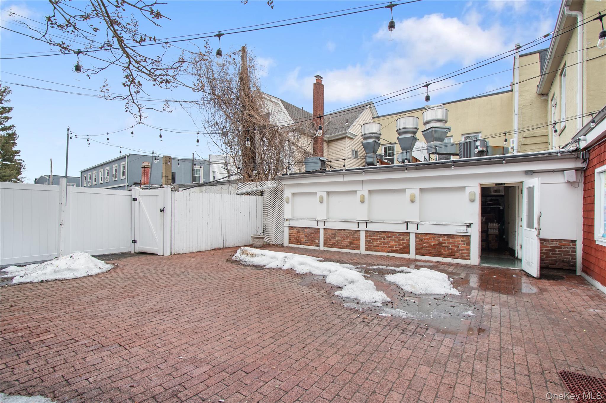 #1 photo, 96 South Street, Нассау ‖ Oyster Bay , NY 11771