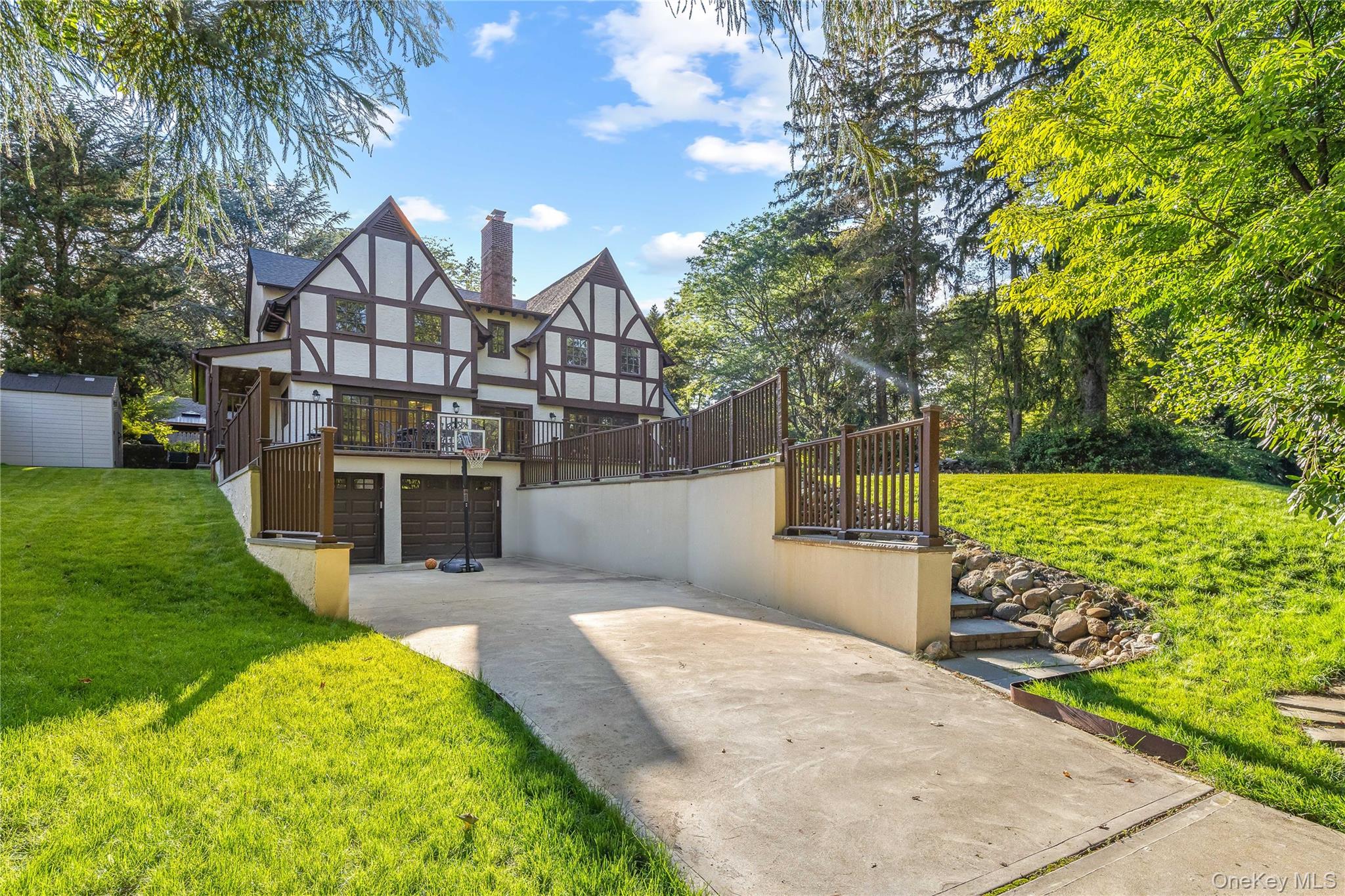 #2 photo, 378 Beverly Road, Куинс ‖ Douglaston , NY 11363