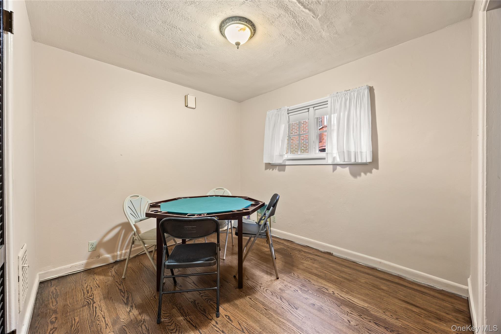 #4 photo, 378 Beverly Road, Куинс ‖ Douglaston , NY 11363