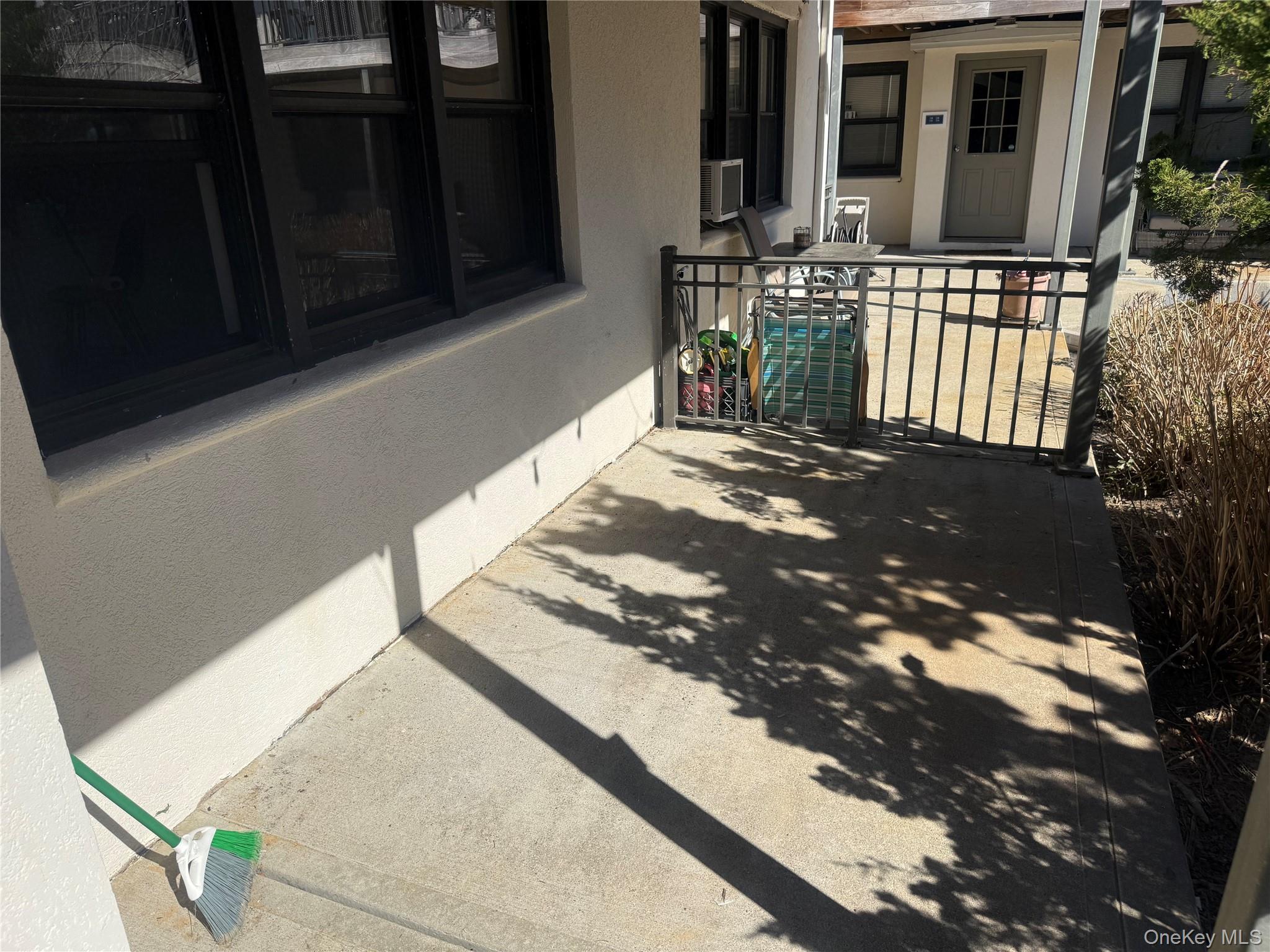 #14 photo, 65 West Broadway, Нассау ‖ Long Beach , NY 11561