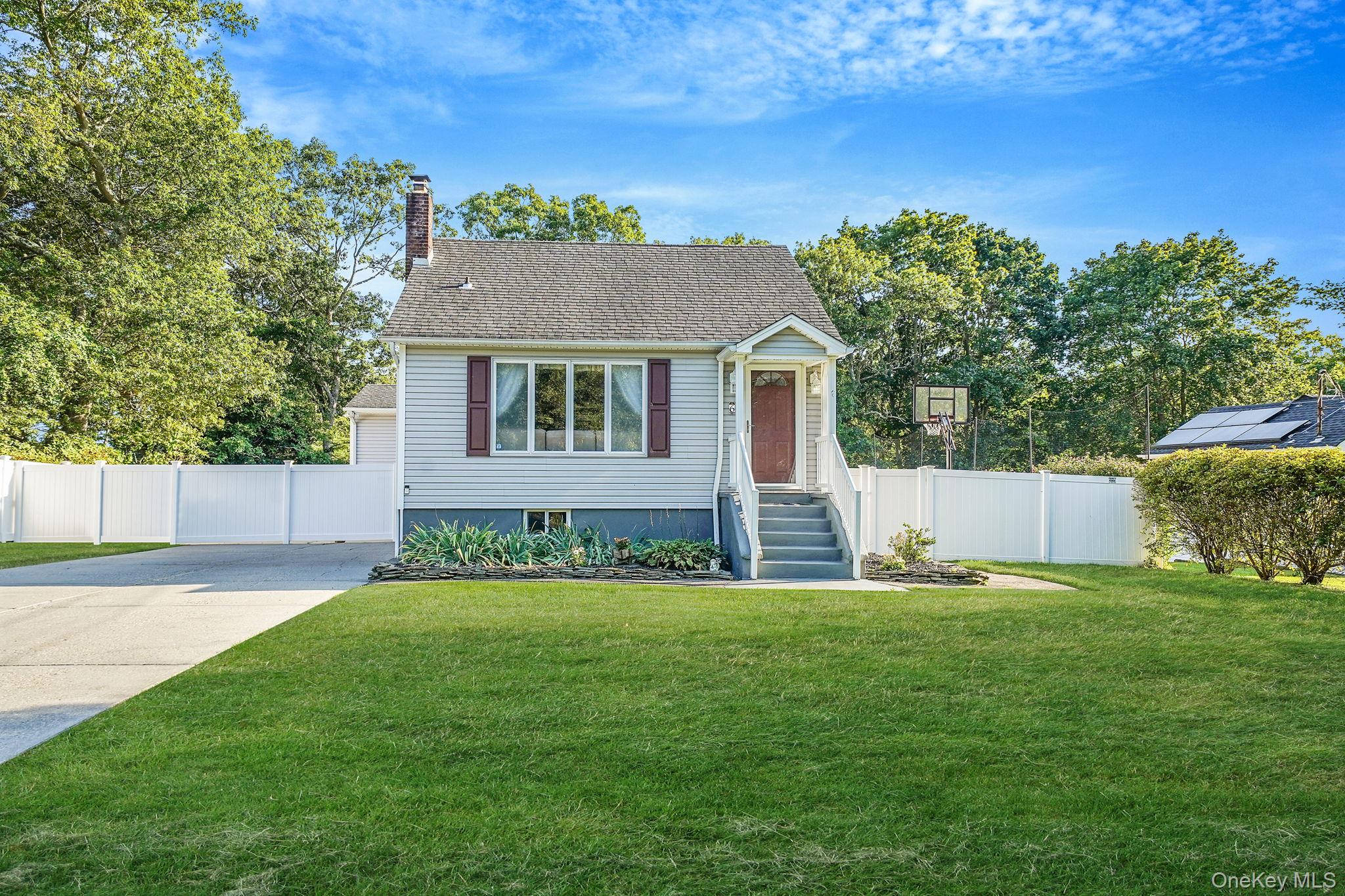 #1 photo, 6 Cedar Oaks Avenue, Farmingville , NY 11738