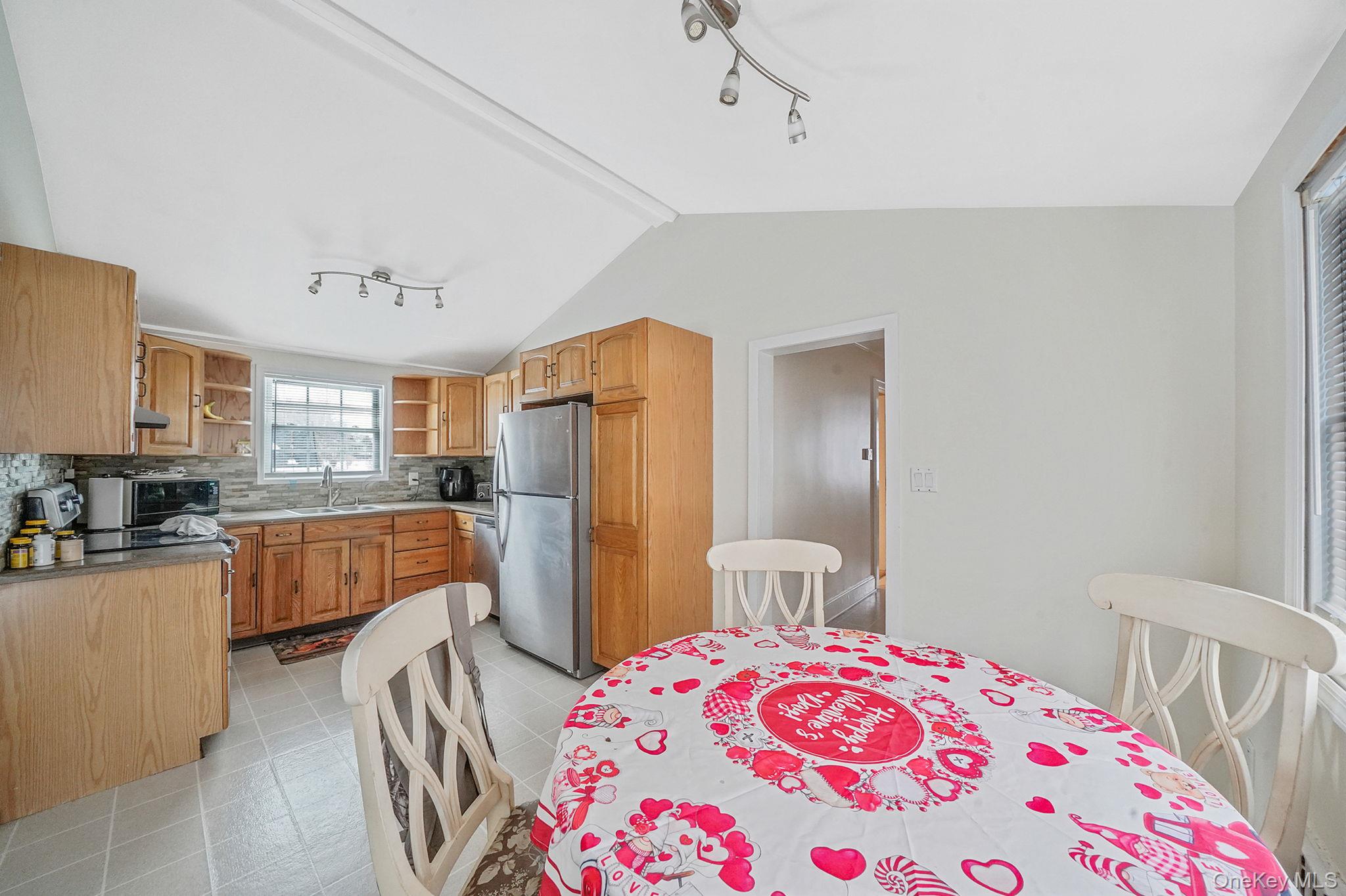 #17 photo, 6 Cedar Oaks Avenue, Farmingville , NY 11738