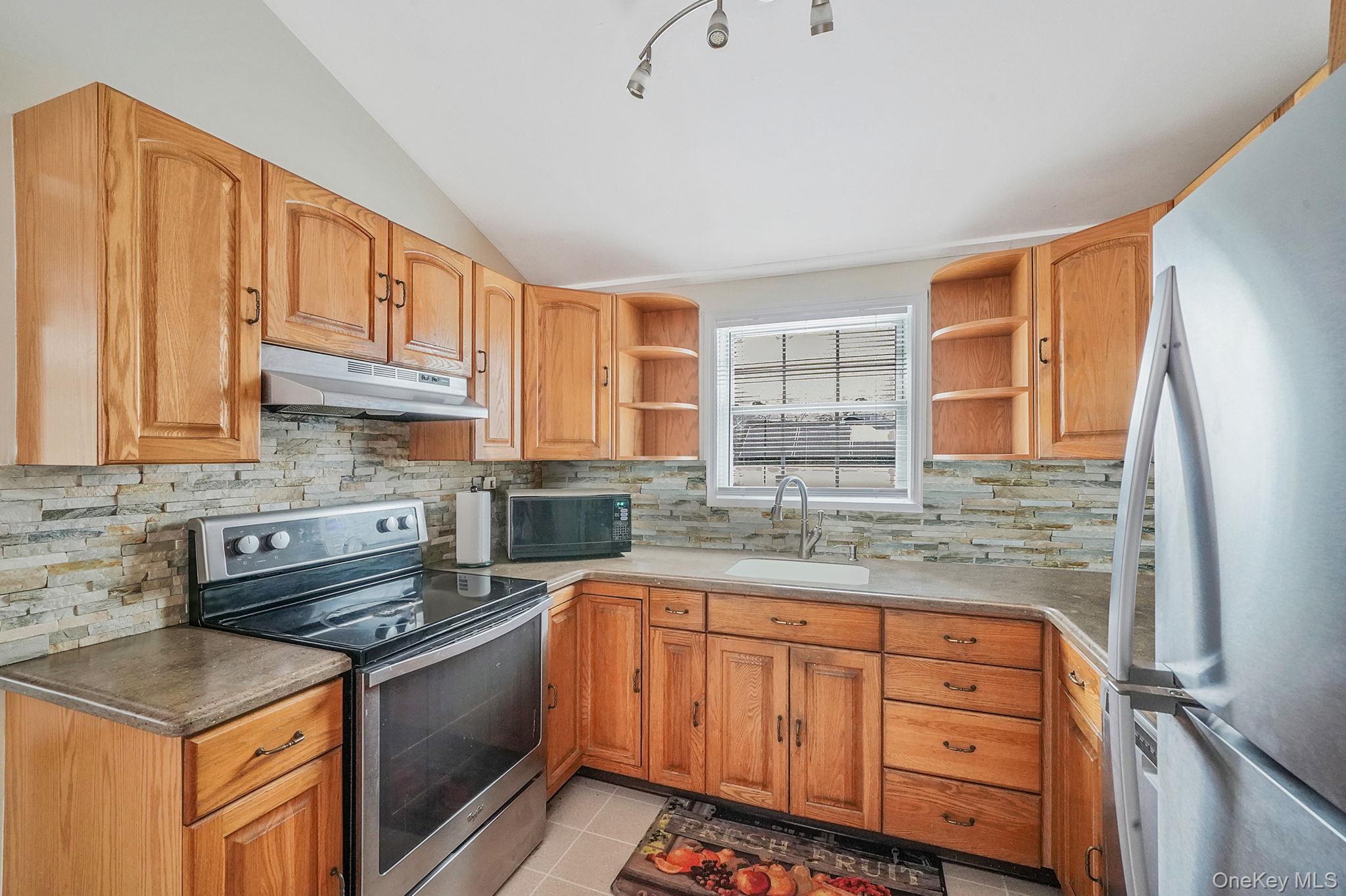 #19 photo, 6 Cedar Oaks Avenue, Farmingville , NY 11738