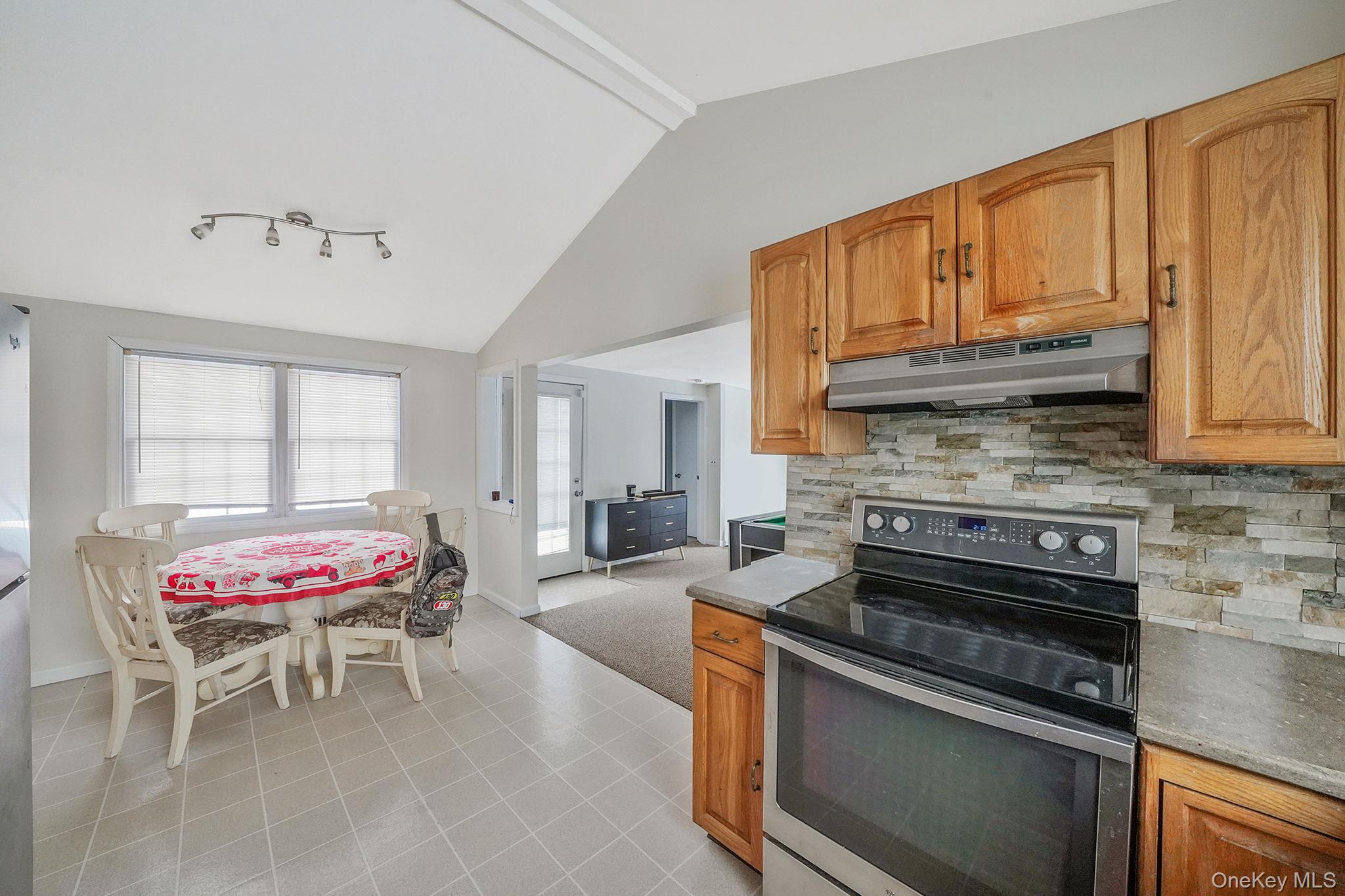 #20 photo, 6 Cedar Oaks Avenue, Farmingville , NY 11738