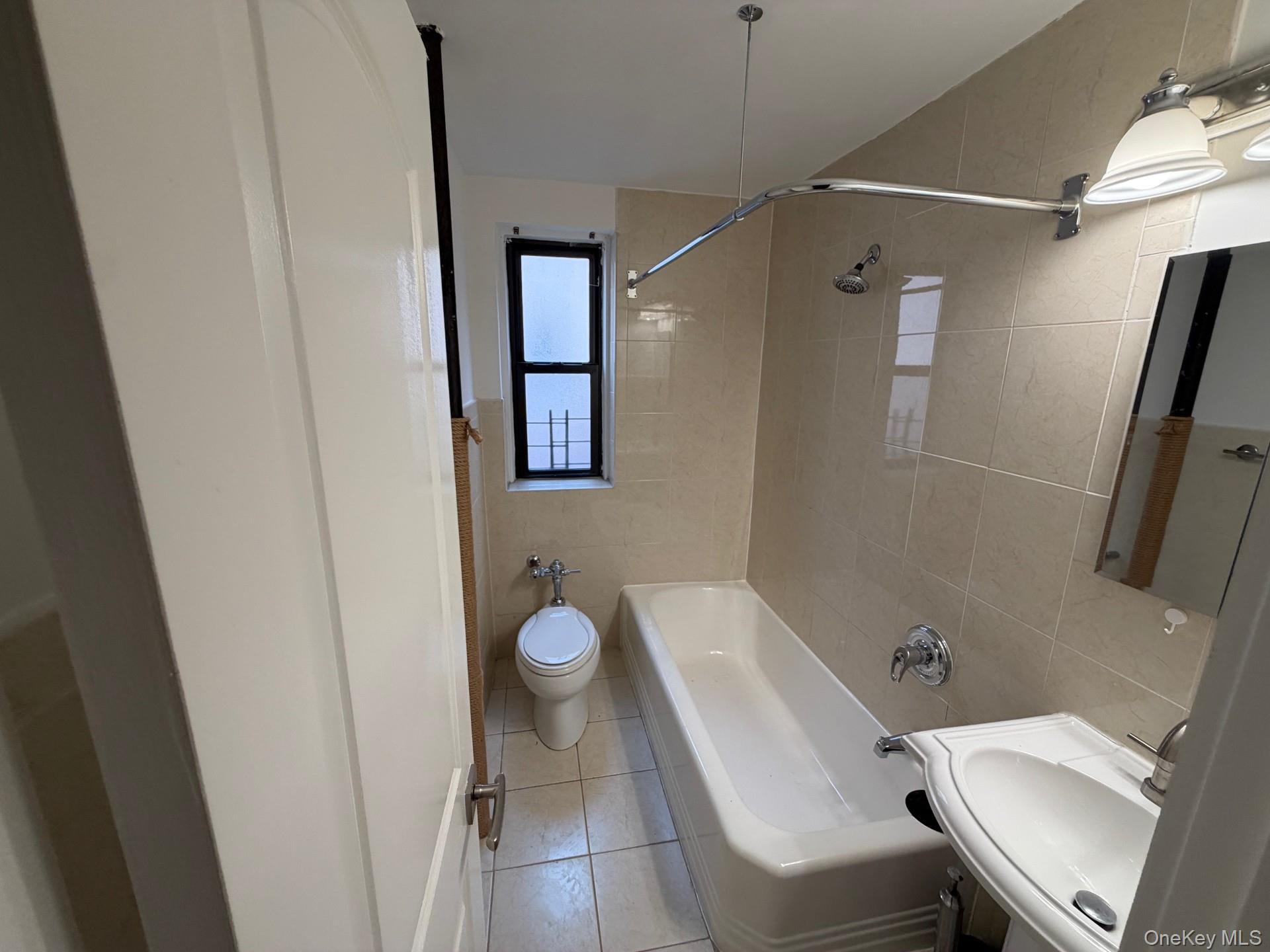 #10 photo, 445 W 240th Street, 브롱크스 Bronx , NY 10463