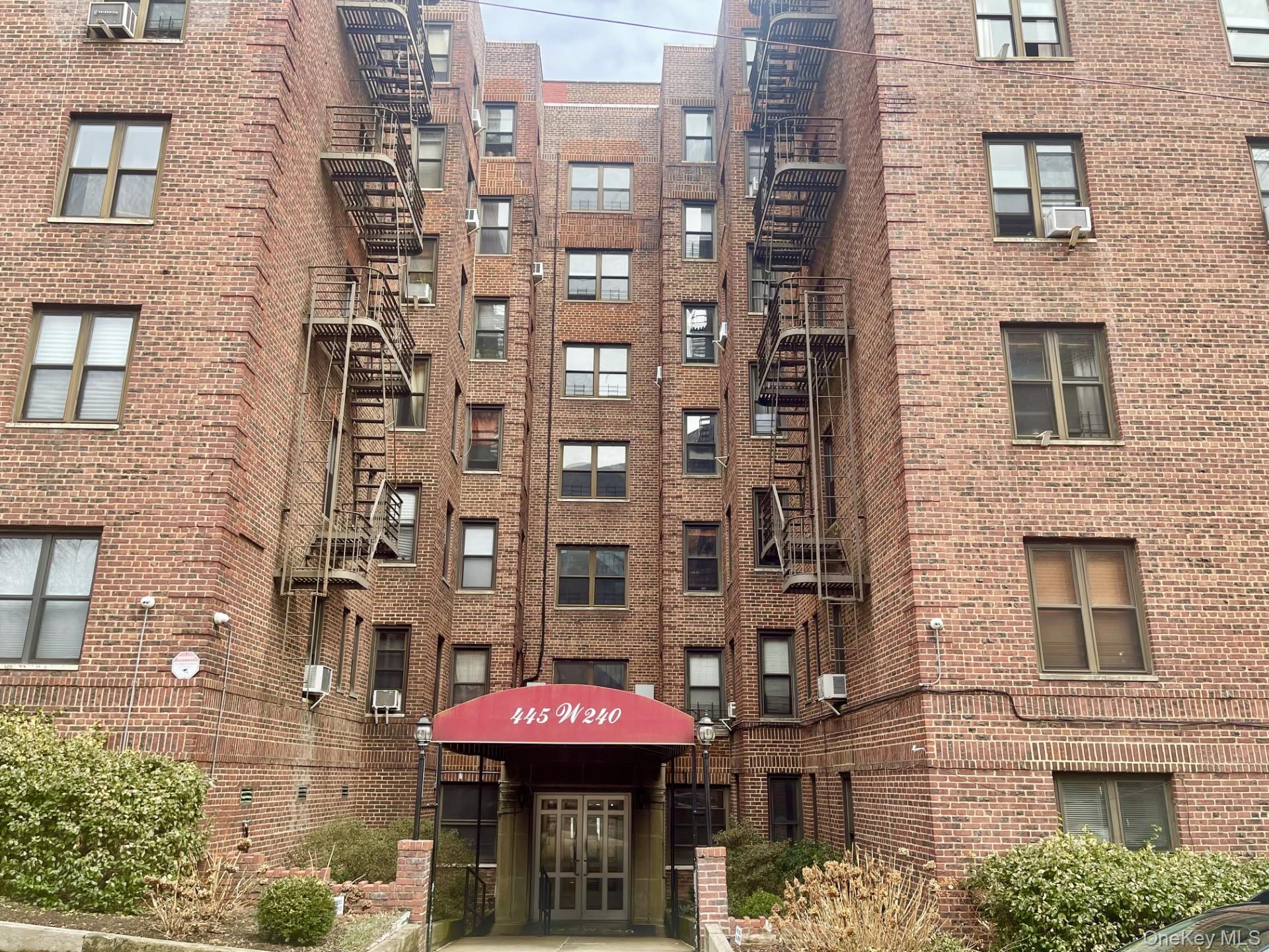 #14 photo, 445 W 240th Street, 브롱크스 Bronx , NY 10463