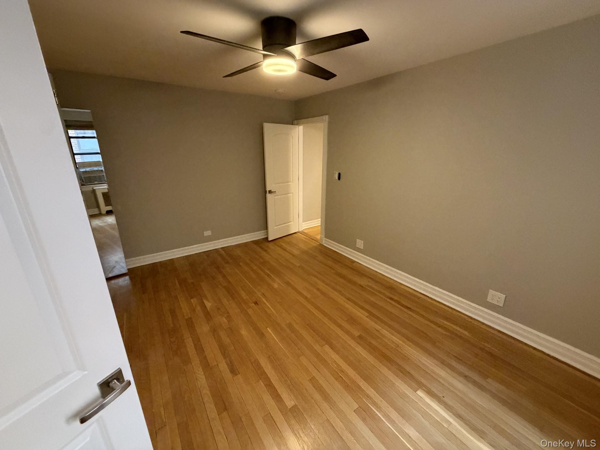 #7 photo, 445 W 240th Street, 브롱크스 Bronx , NY 10463