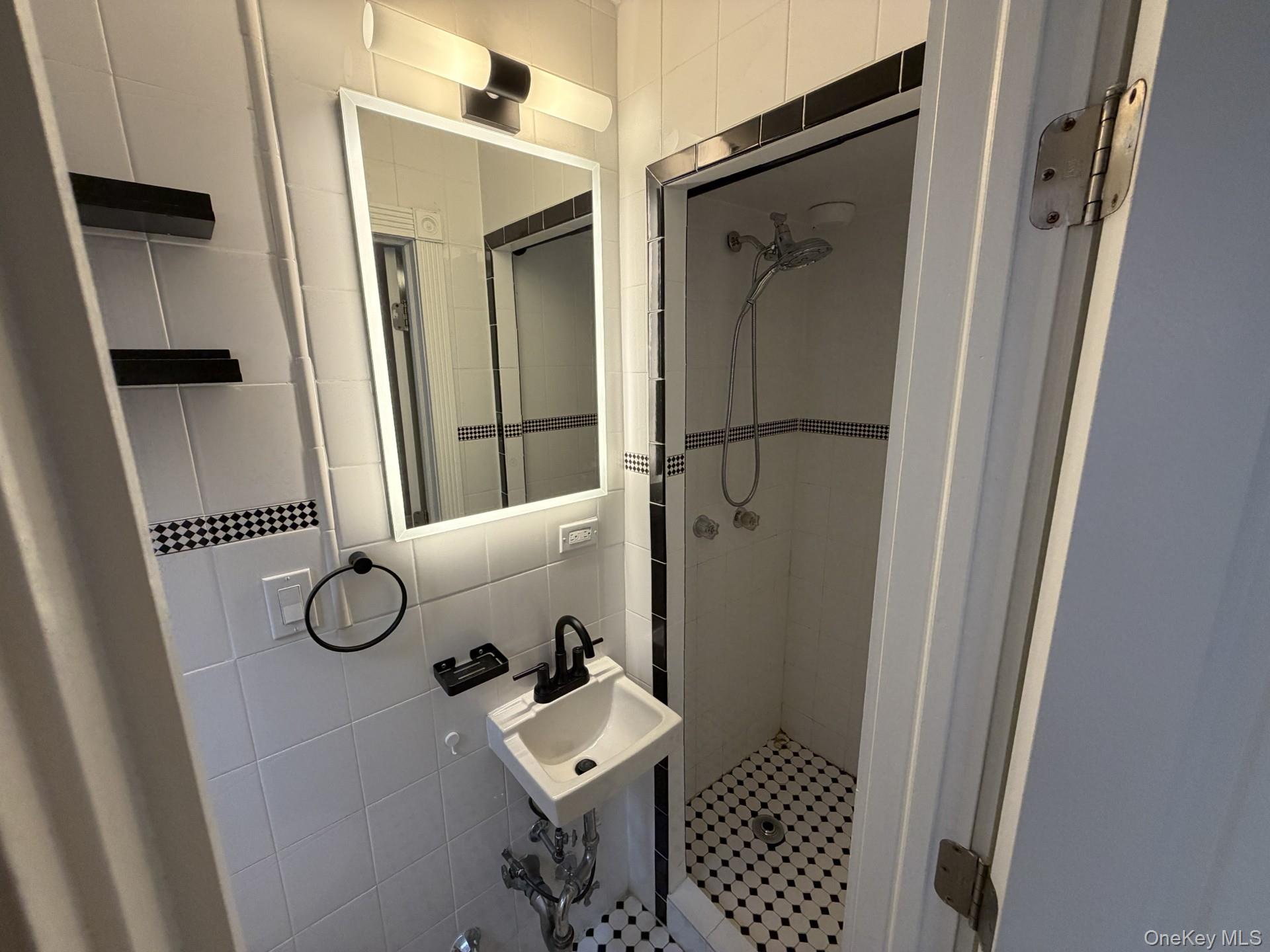 #8 photo, 445 W 240th Street, 브롱크스 Bronx , NY 10463