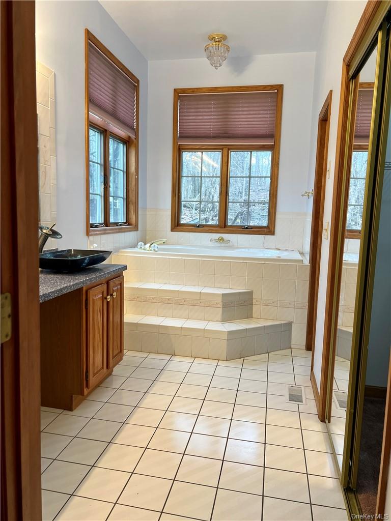 #19 photo, 10 Carrington Court, Poughkeepsie , NY 12603