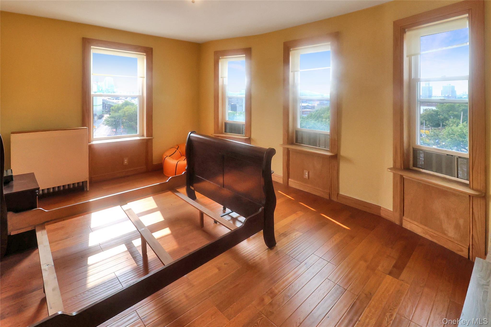 #9 photo, 1746 Anthony Avenue, 브롱크스 Bronx , NY 10457