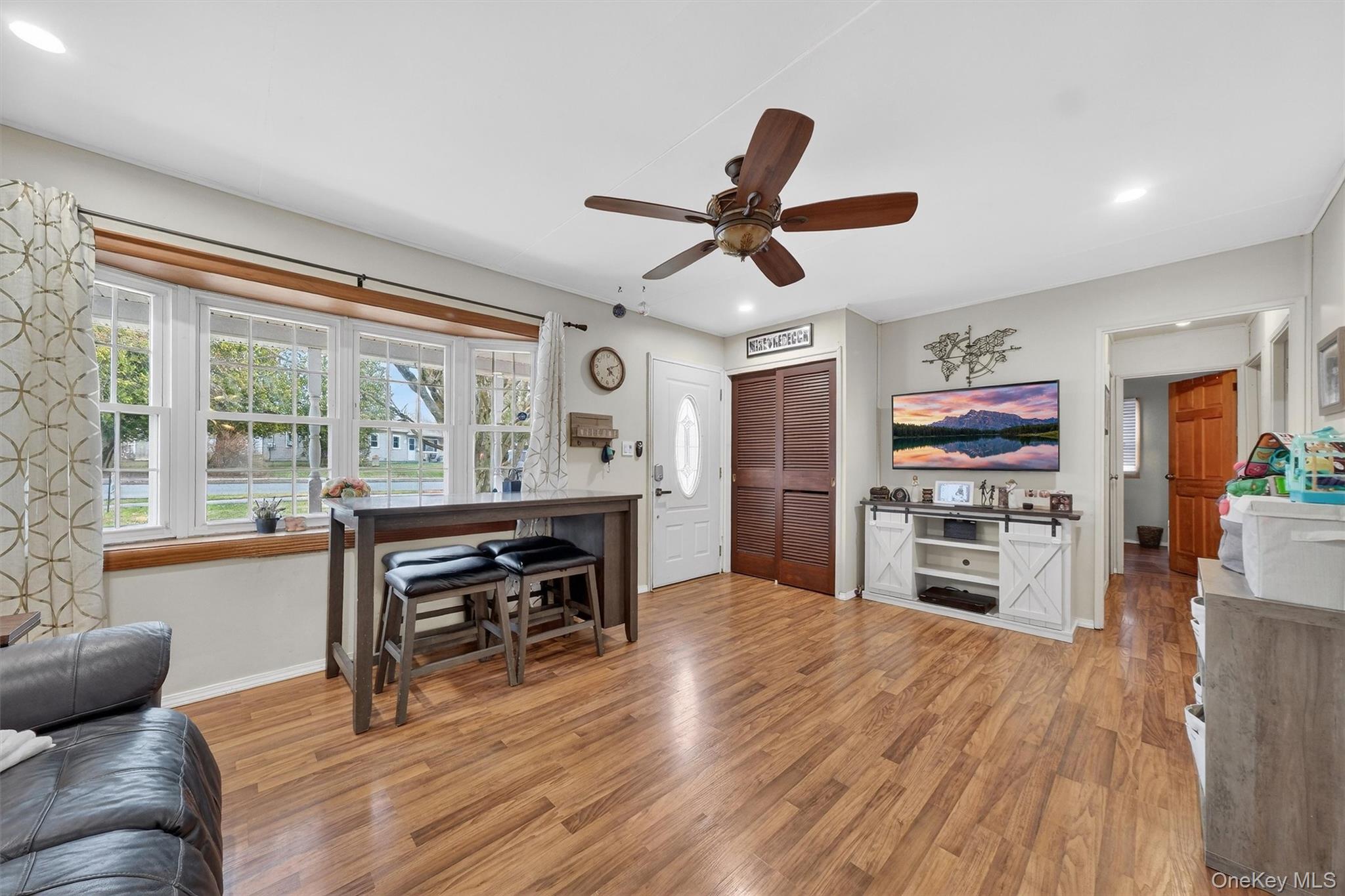 #4 photo, 8 Van Wyck Drive, Poughkeepsie , NY 12601