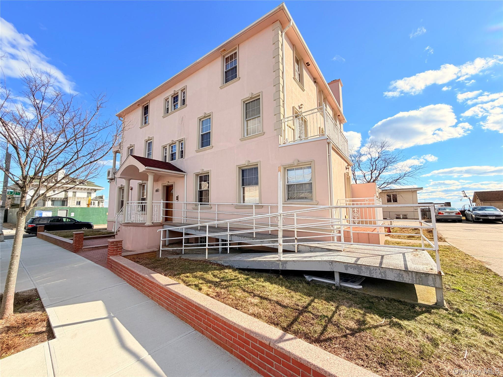 #16 photo, 4300 Atlantic Avenue, Brooklyn , NY 11224