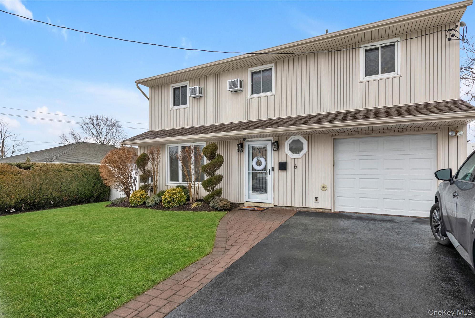 #2 photo, 6 Cedar Drive, ナッソー郡 Plainview , NY 11803