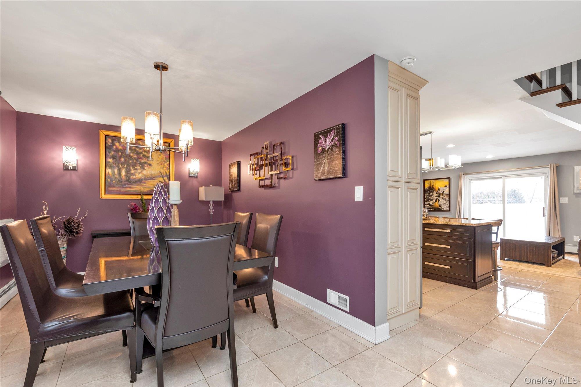 #4 photo, 6 Cedar Drive, ナッソー郡 Plainview , NY 11803