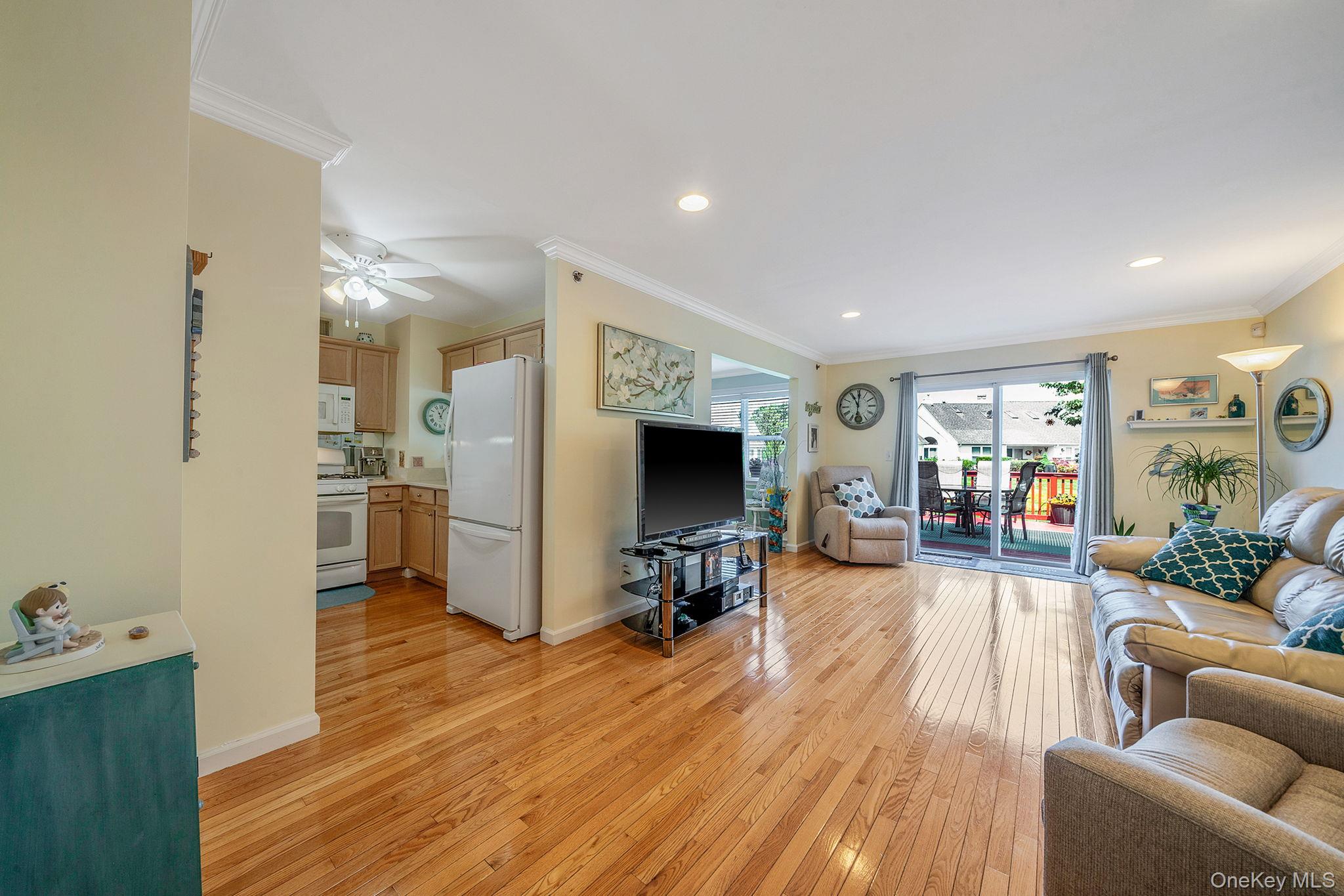 #2 photo, 903 Constance Lane, 롱 아일랜드 Port Jefferson Station , NY 11776