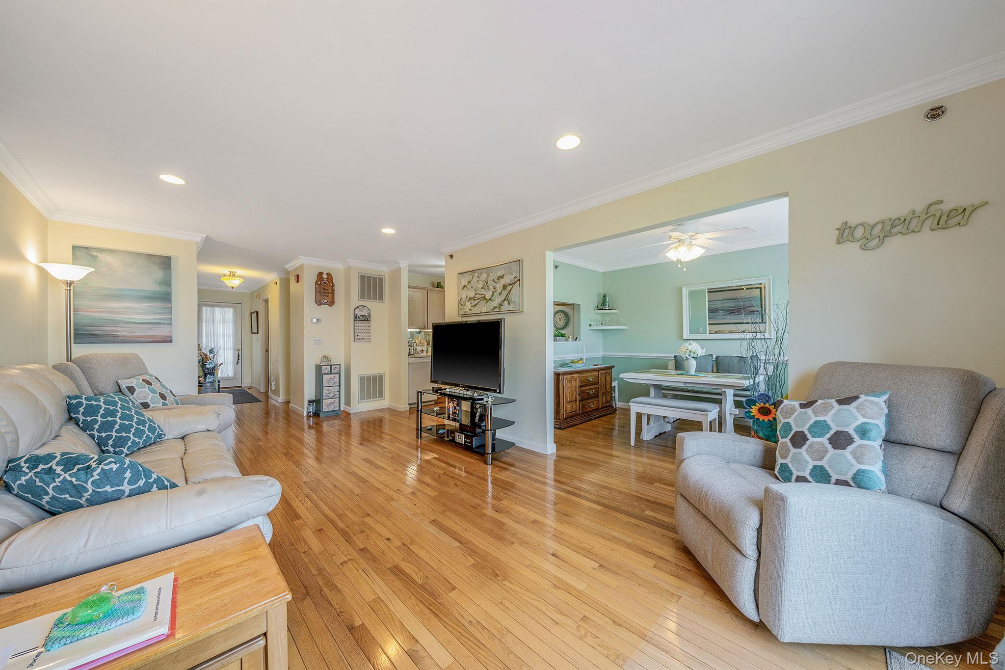 #3 photo, 903 Constance Lane, 롱 아일랜드 Port Jefferson Station , NY 11776