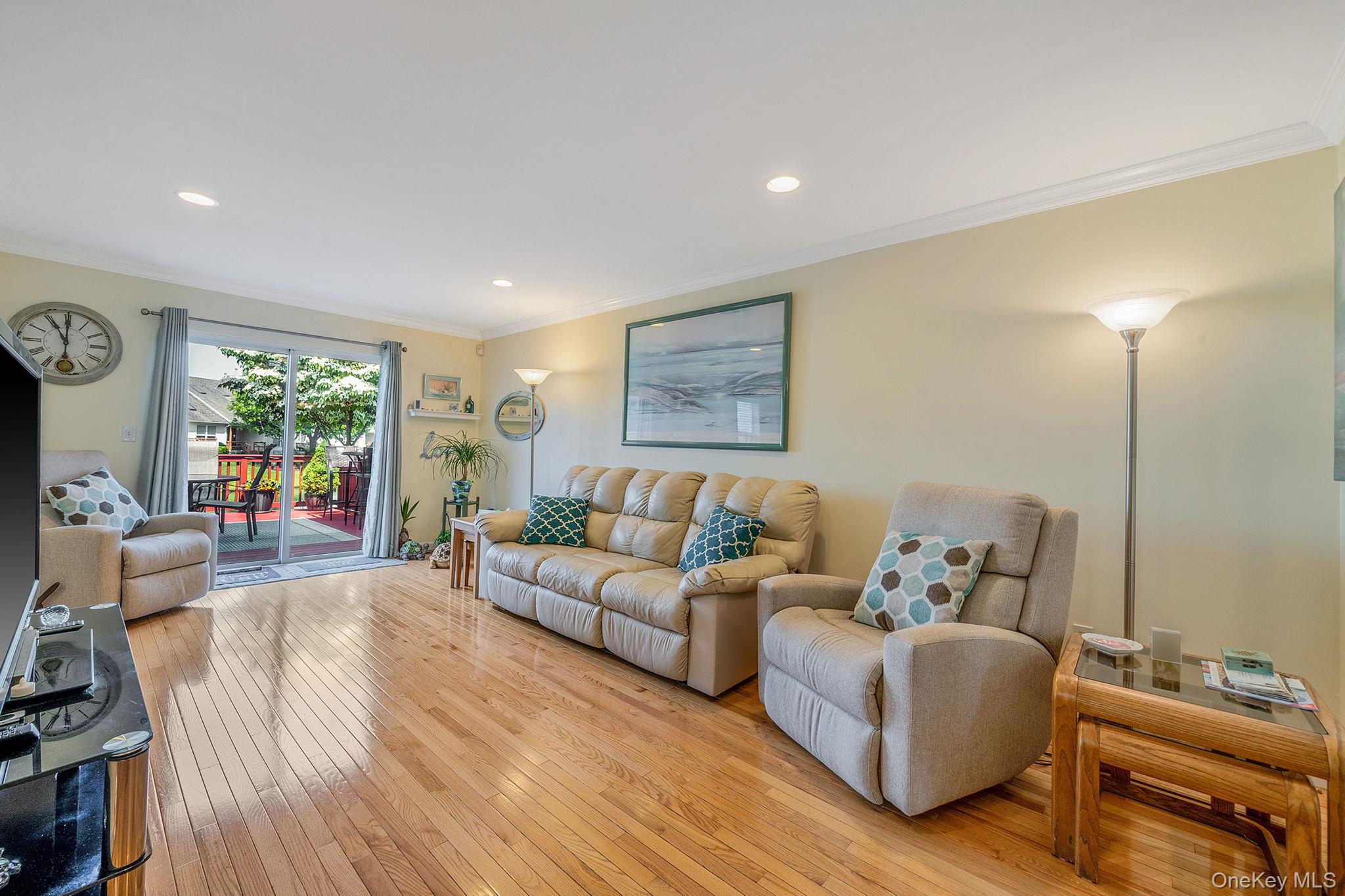 #4 photo, 903 Constance Lane, 롱 아일랜드 Port Jefferson Station , NY 11776