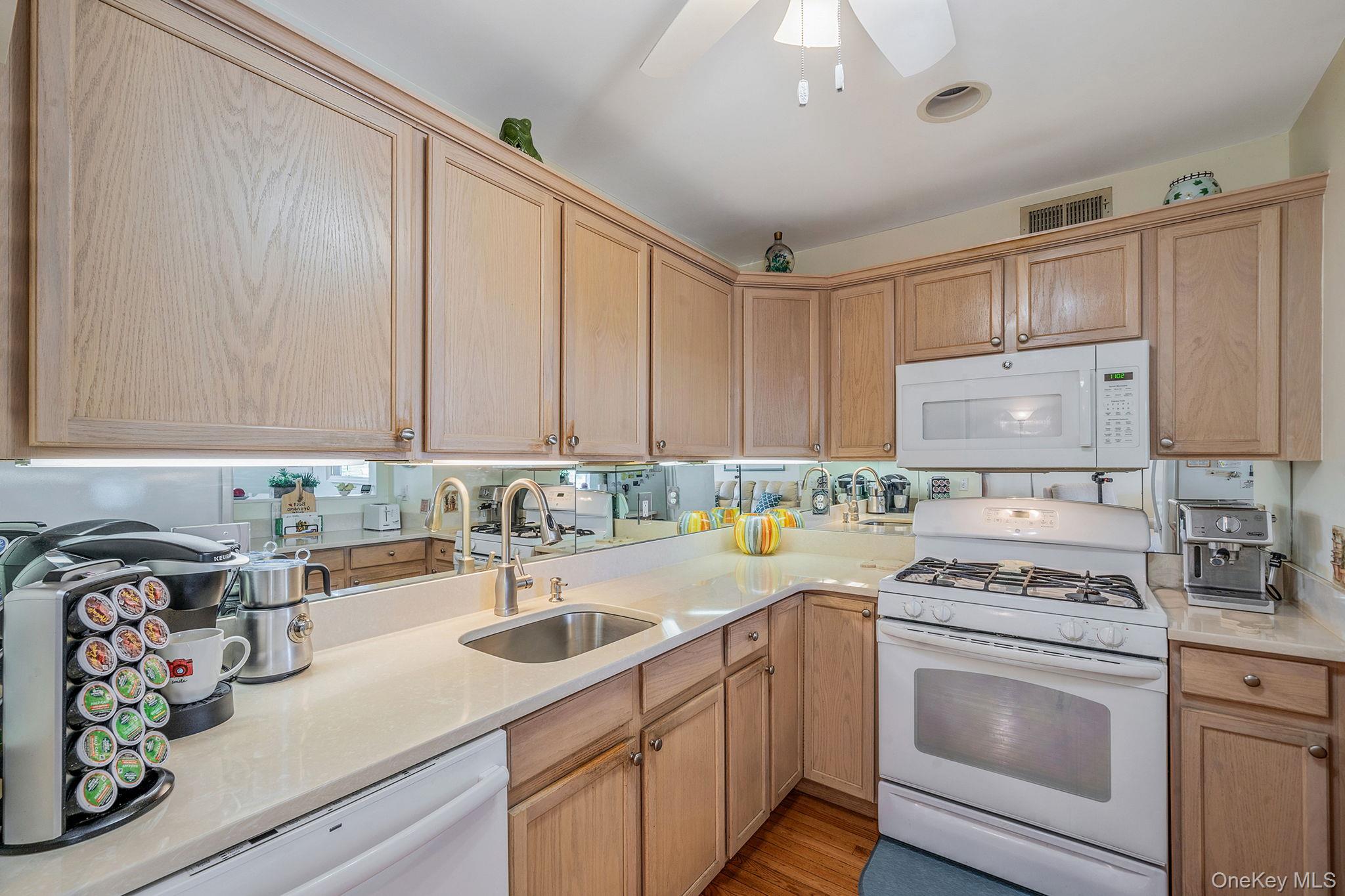 #7 photo, 903 Constance Lane, 롱 아일랜드 Port Jefferson Station , NY 11776