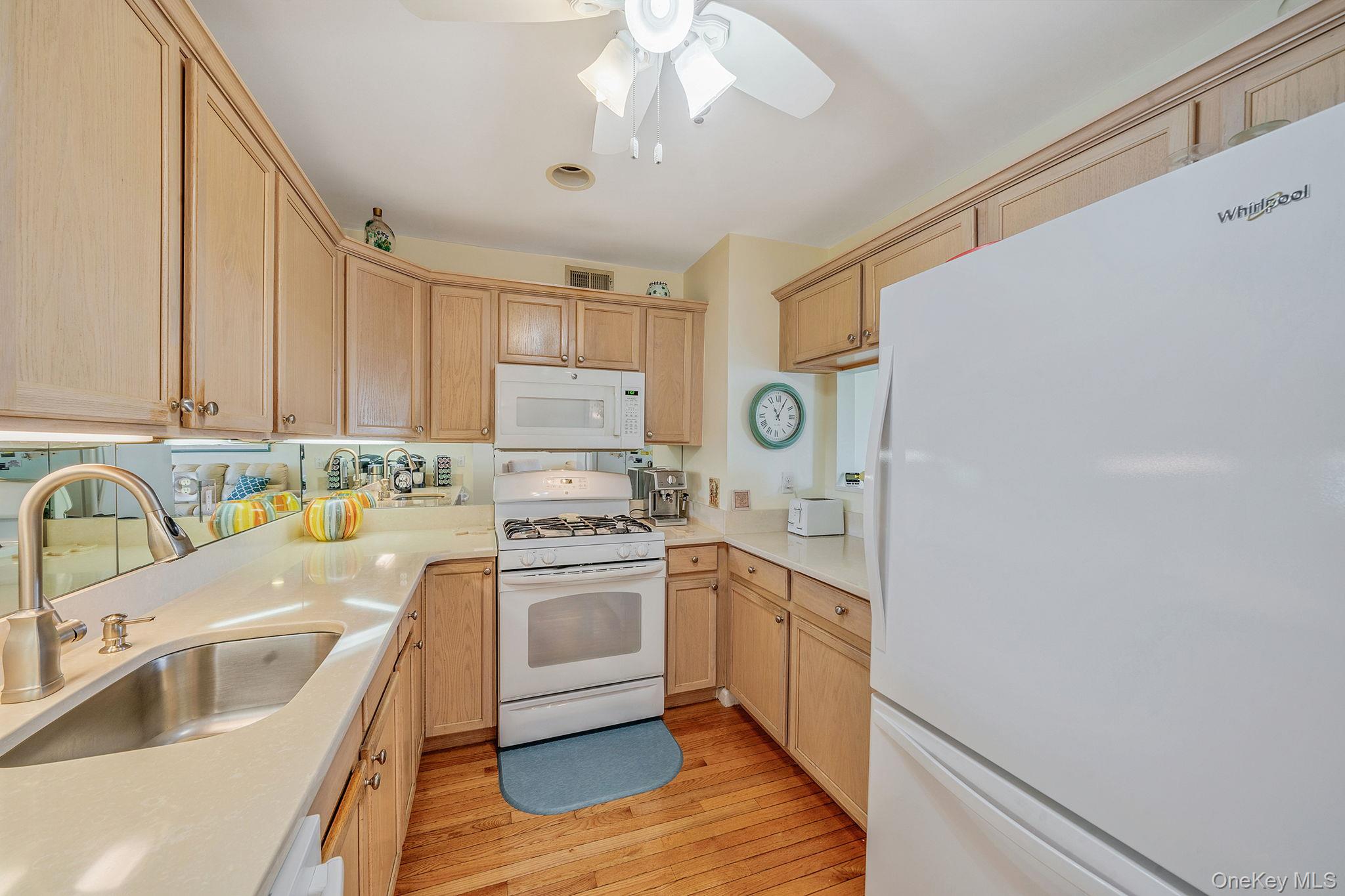 #8 photo, 903 Constance Lane, 롱 아일랜드 Port Jefferson Station , NY 11776