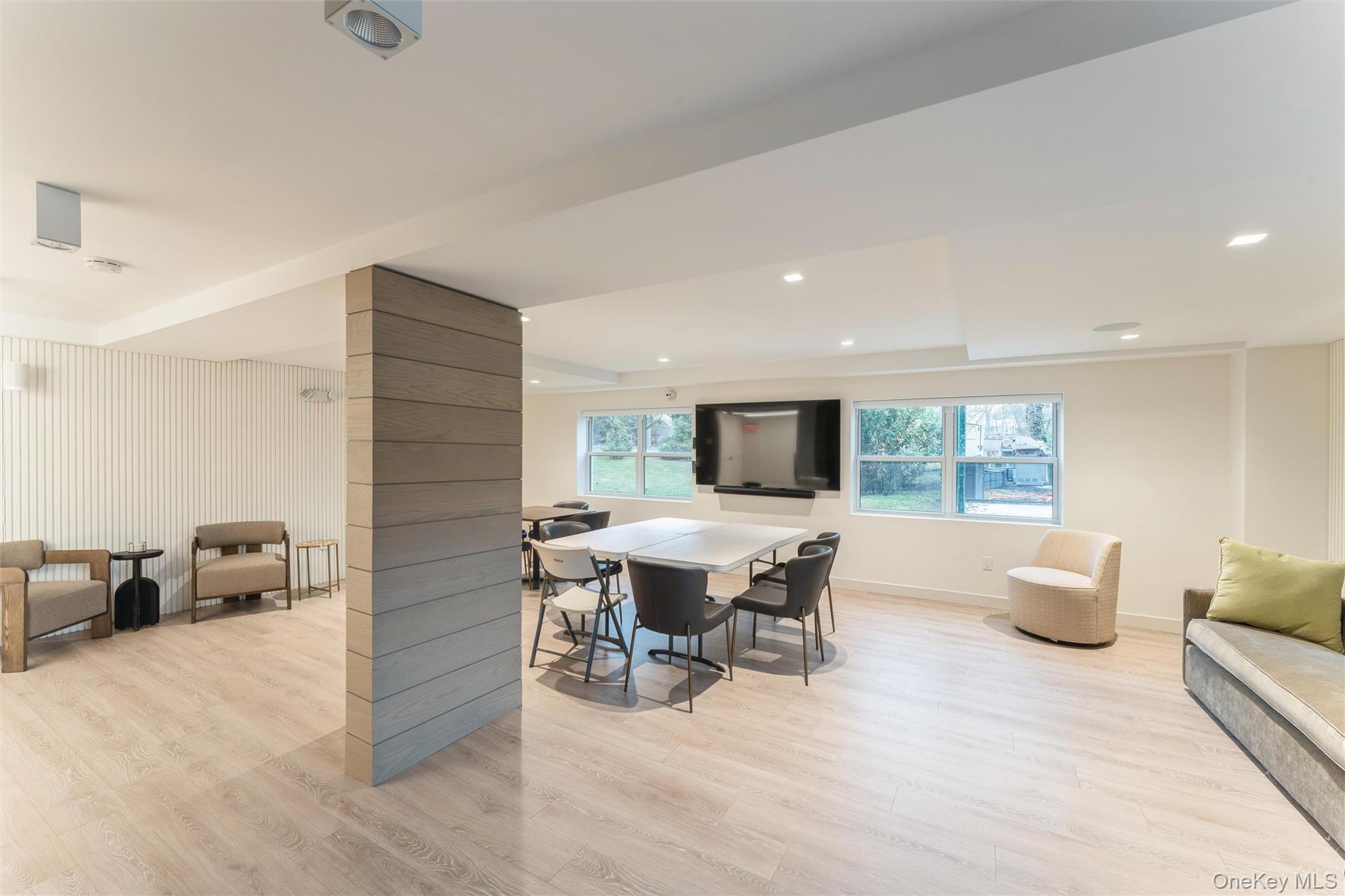 #14 photo, 1 Kensington Gate, Great Neck , NY 11021