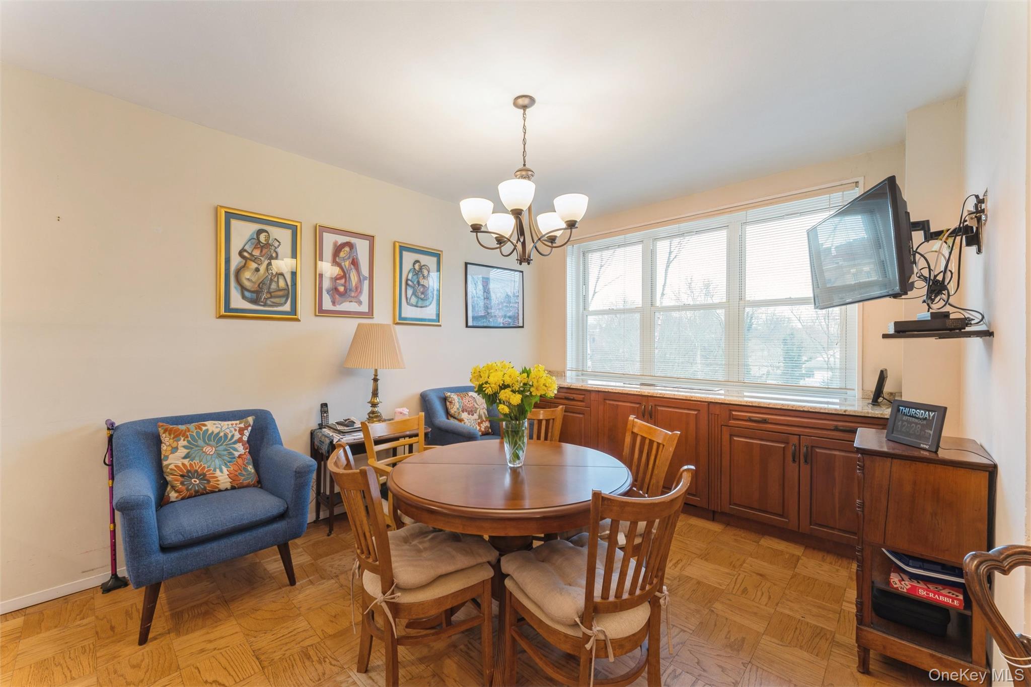 #8 photo, 1 Kensington Gate, Great Neck , NY 11021